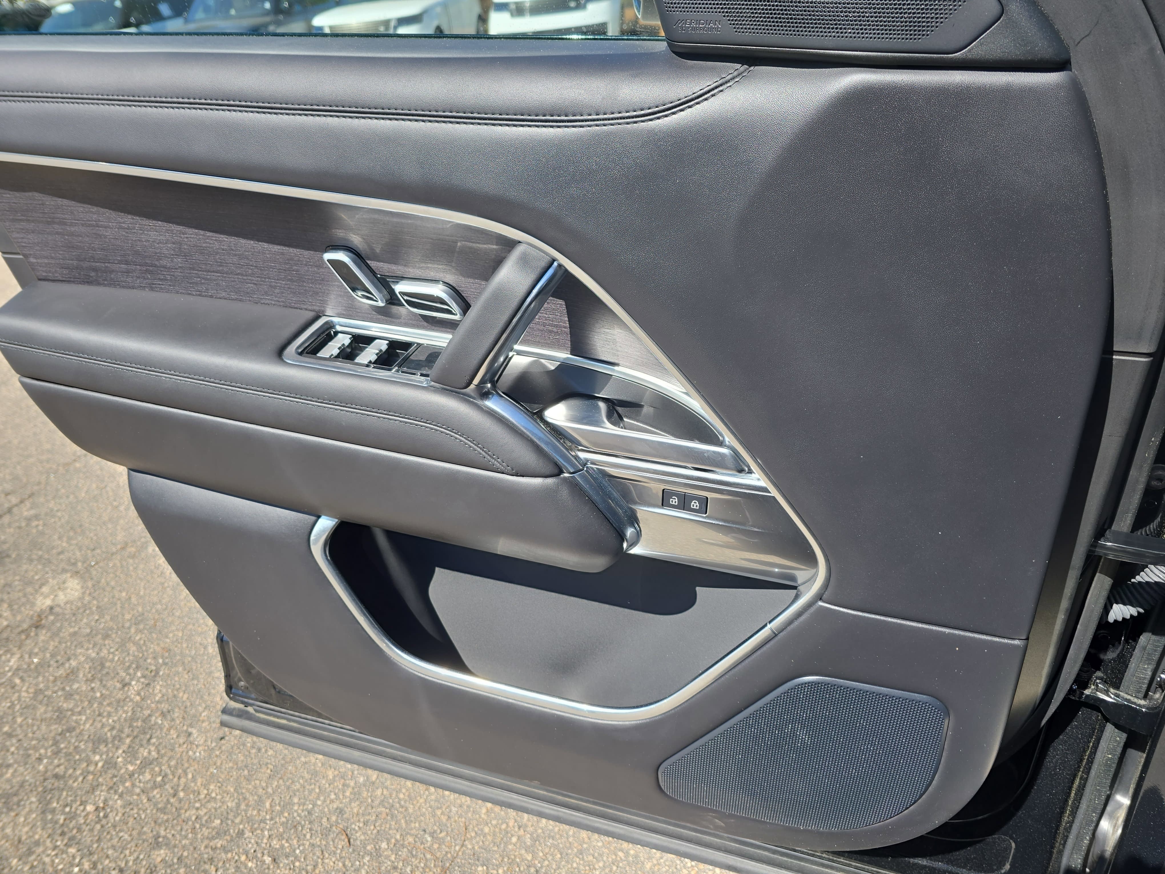 2025 Land Rover Range Rover SE