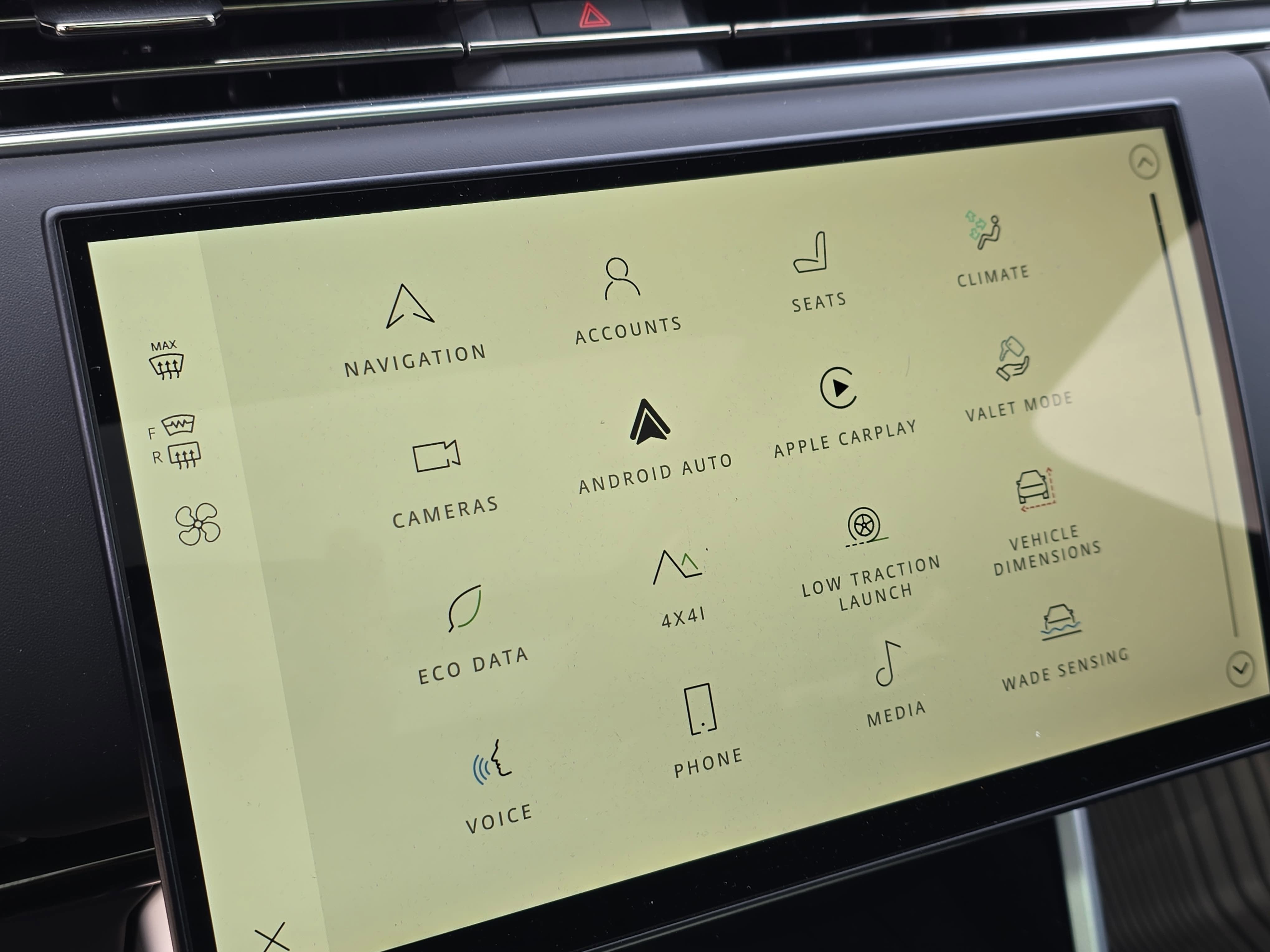 2026 Land Rover Range Rover SE