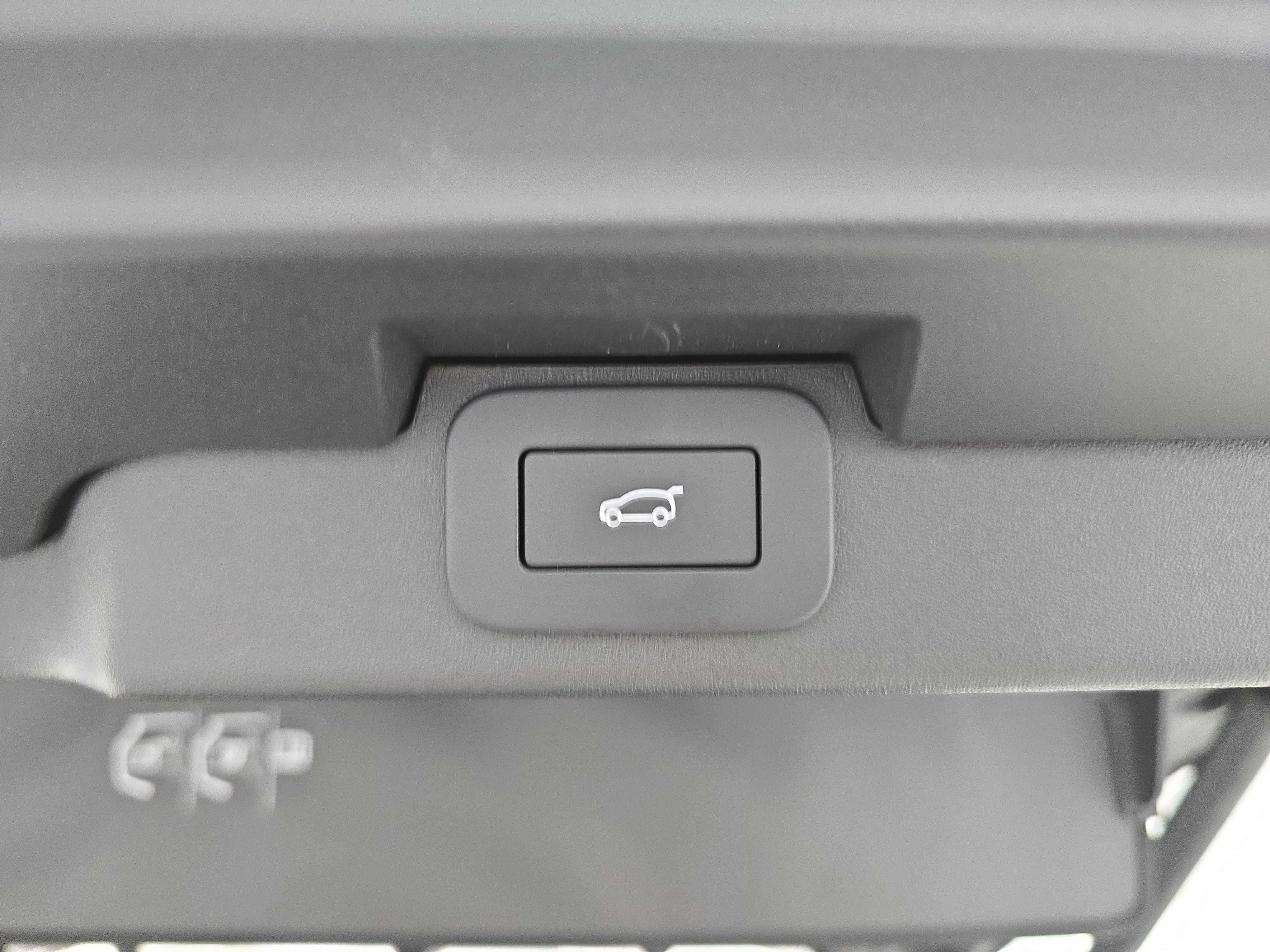 2025 Land Rover Discovery S