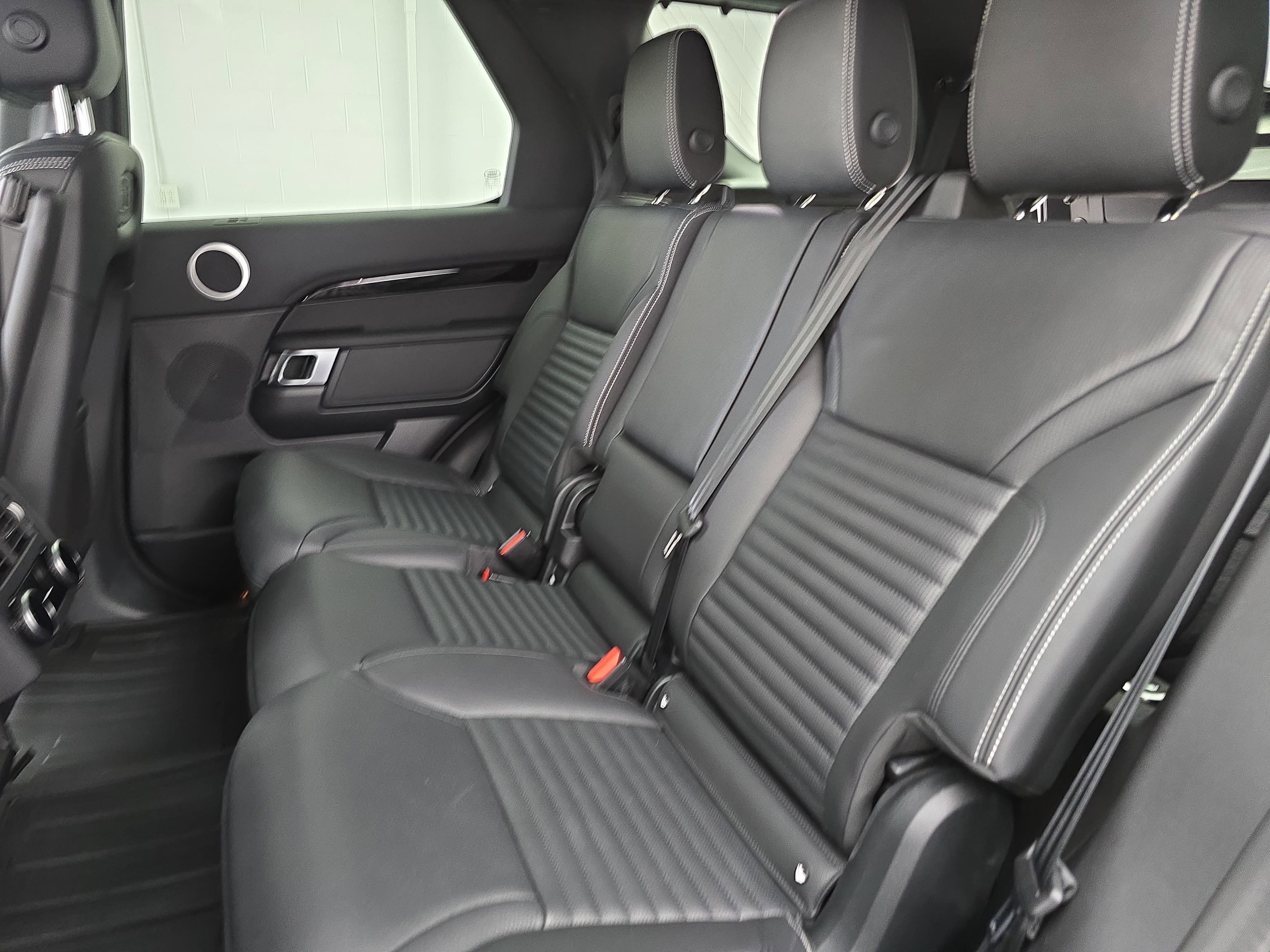 2025 Land Rover Discovery S