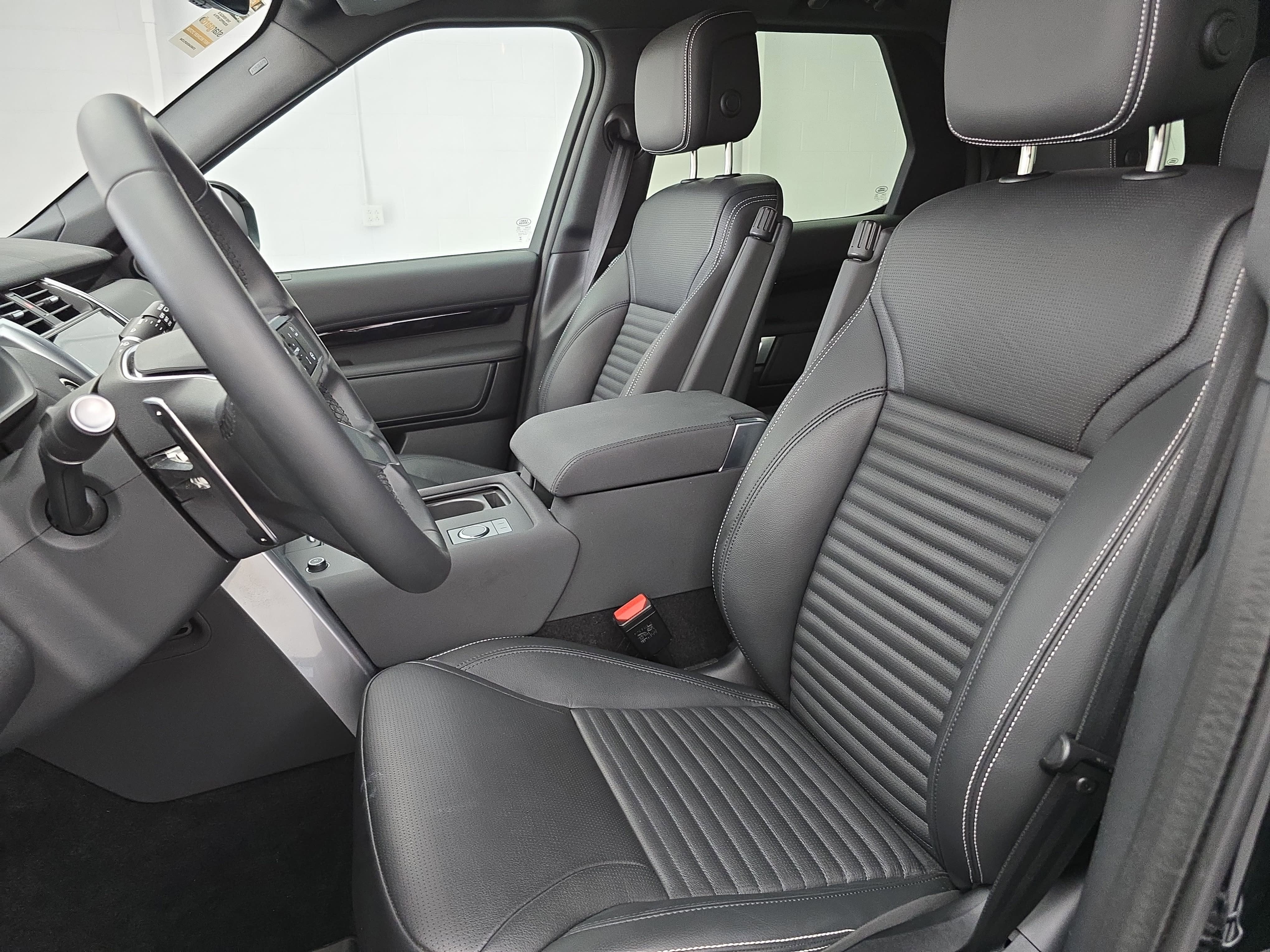 2025 Land Rover Discovery S