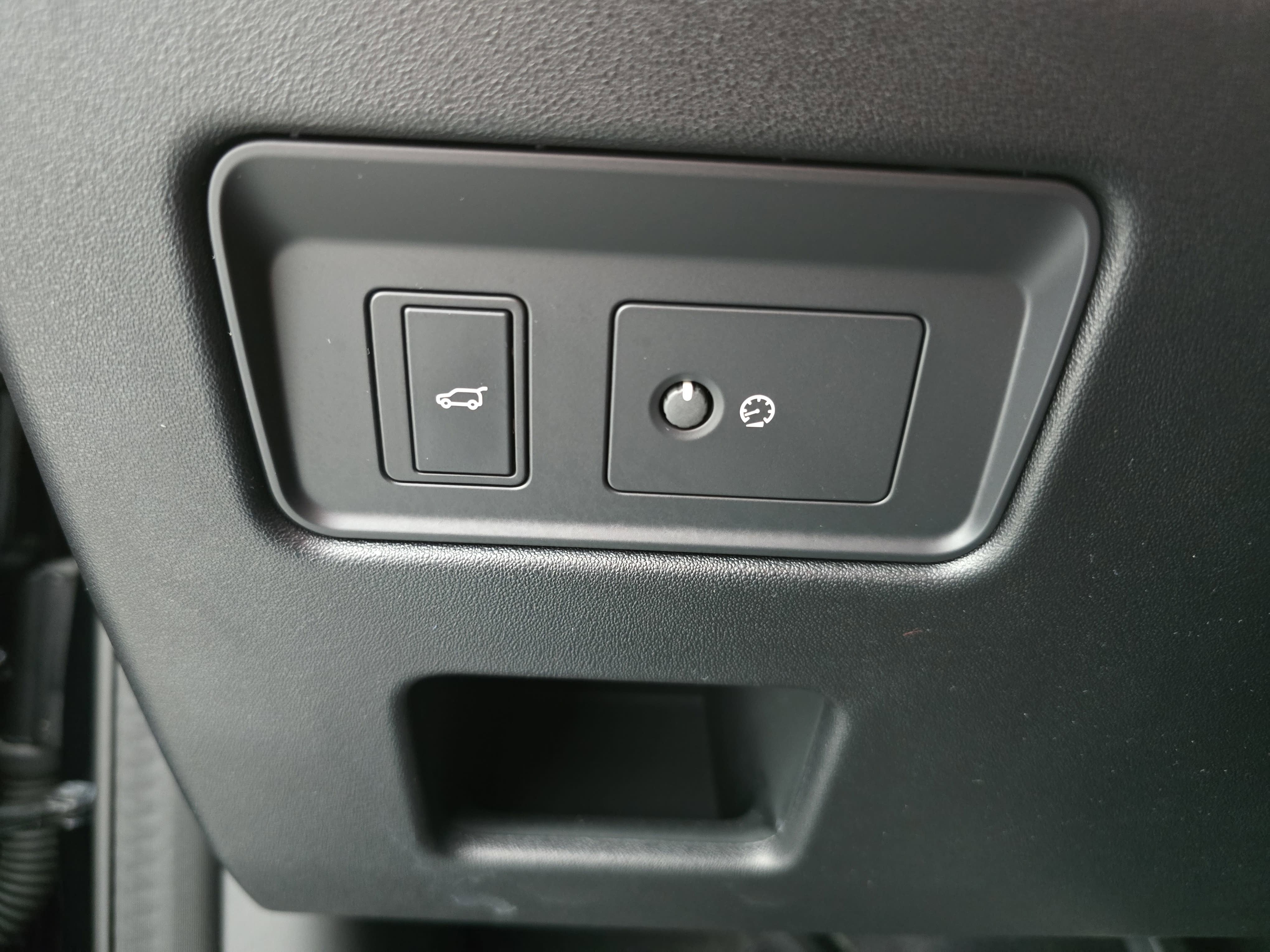 2025 Land Rover Discovery S