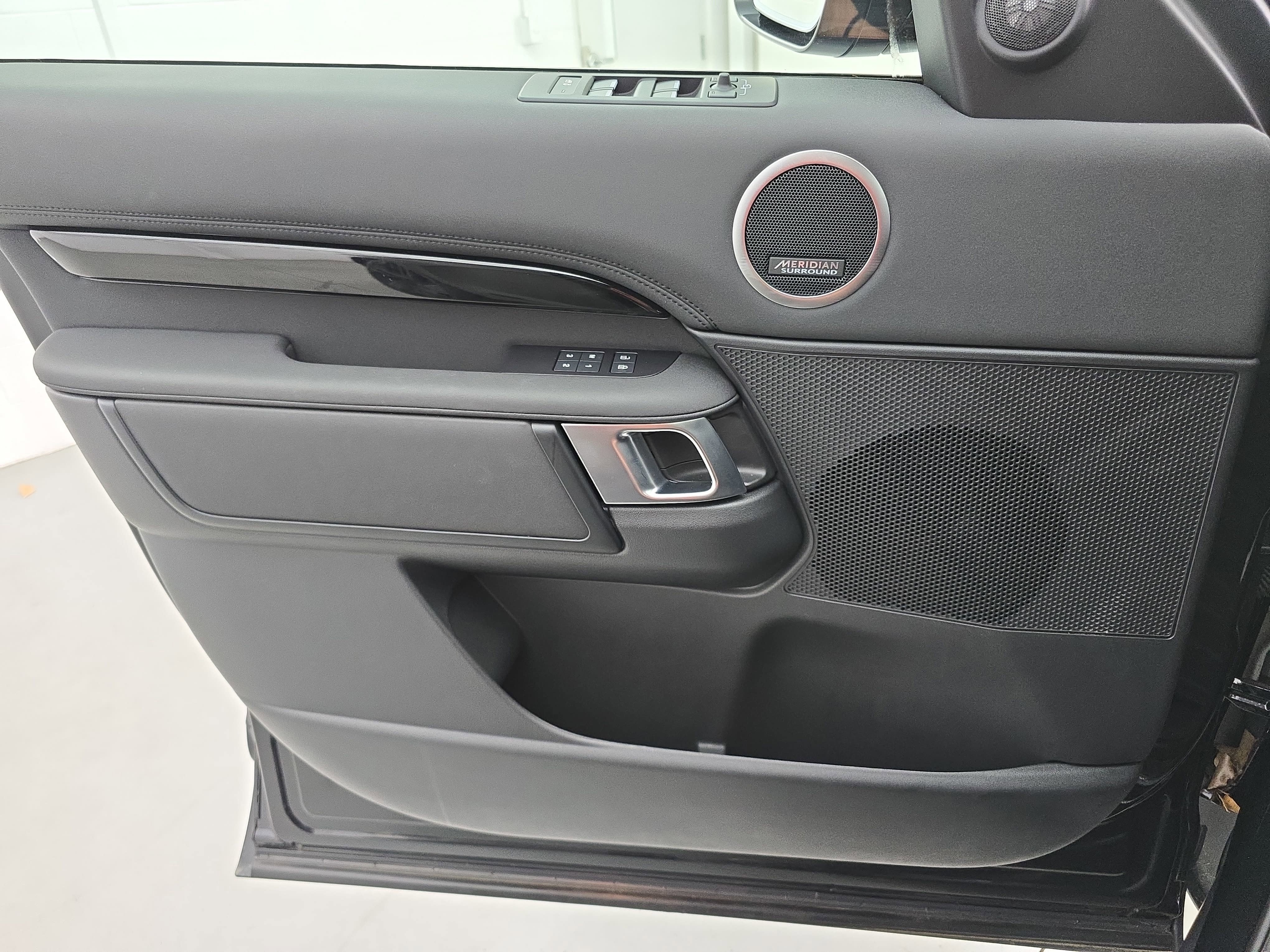 2025 Land Rover Discovery S