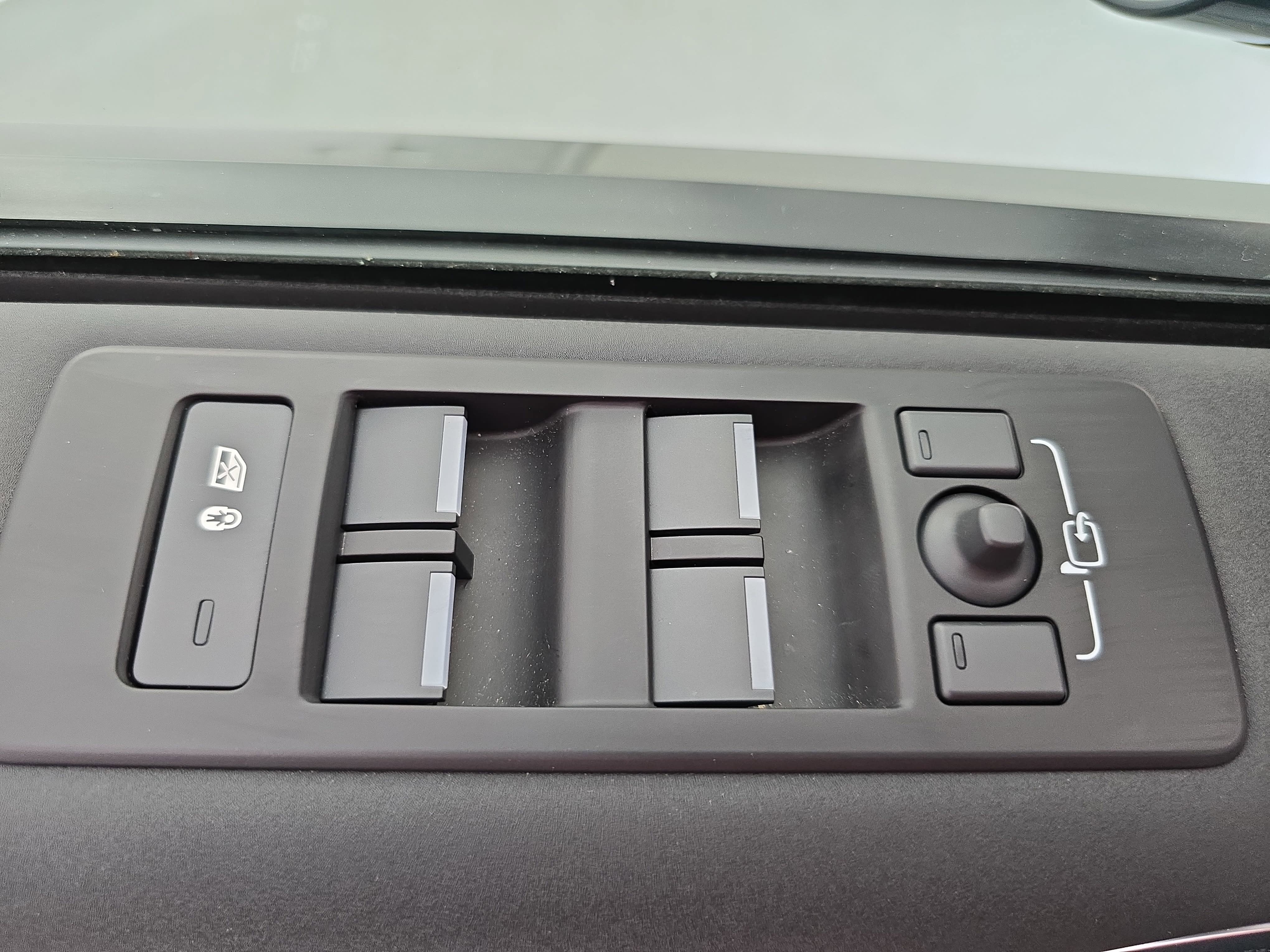 2025 Land Rover Discovery S