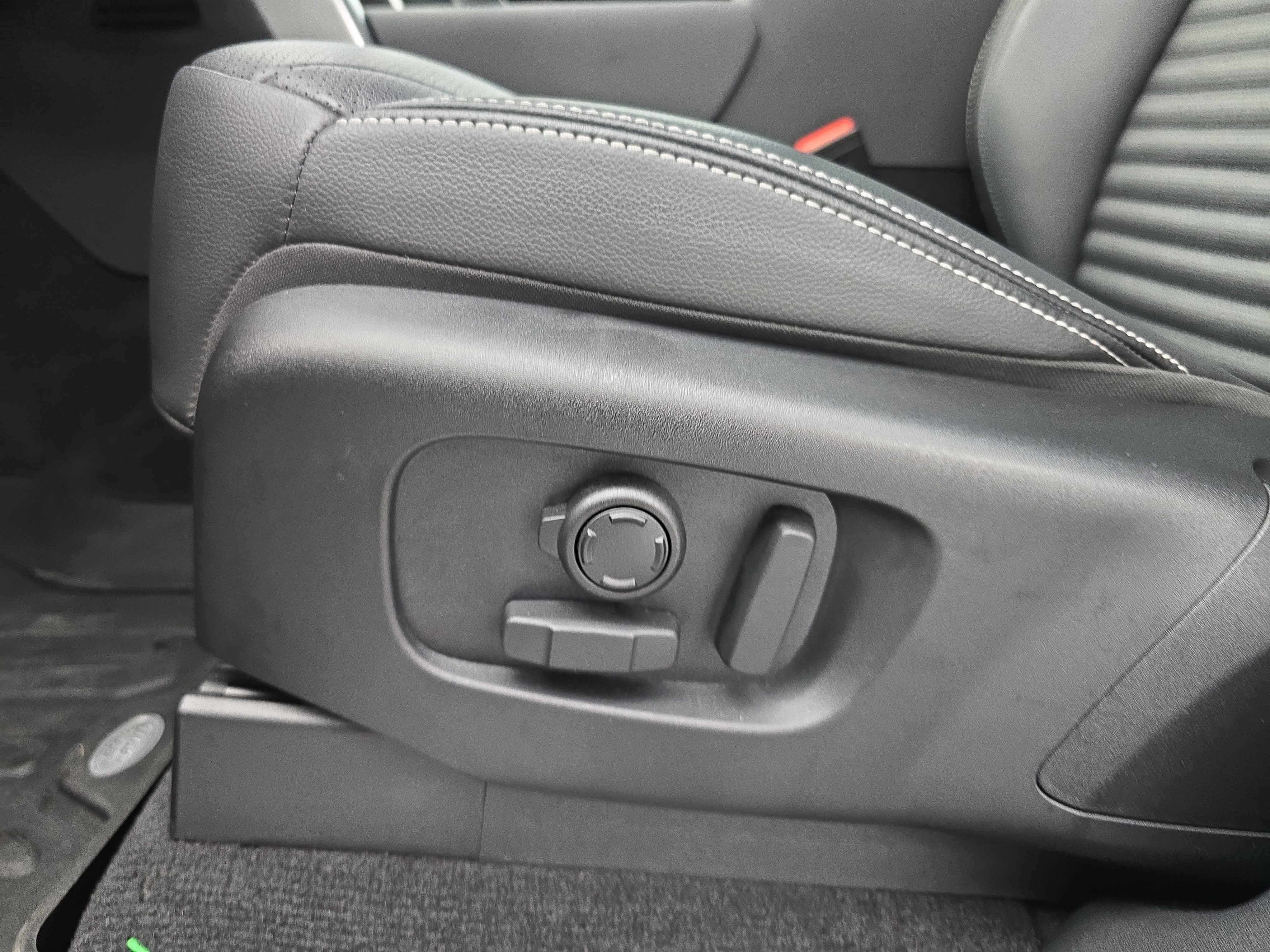 2025 Land Rover Discovery S