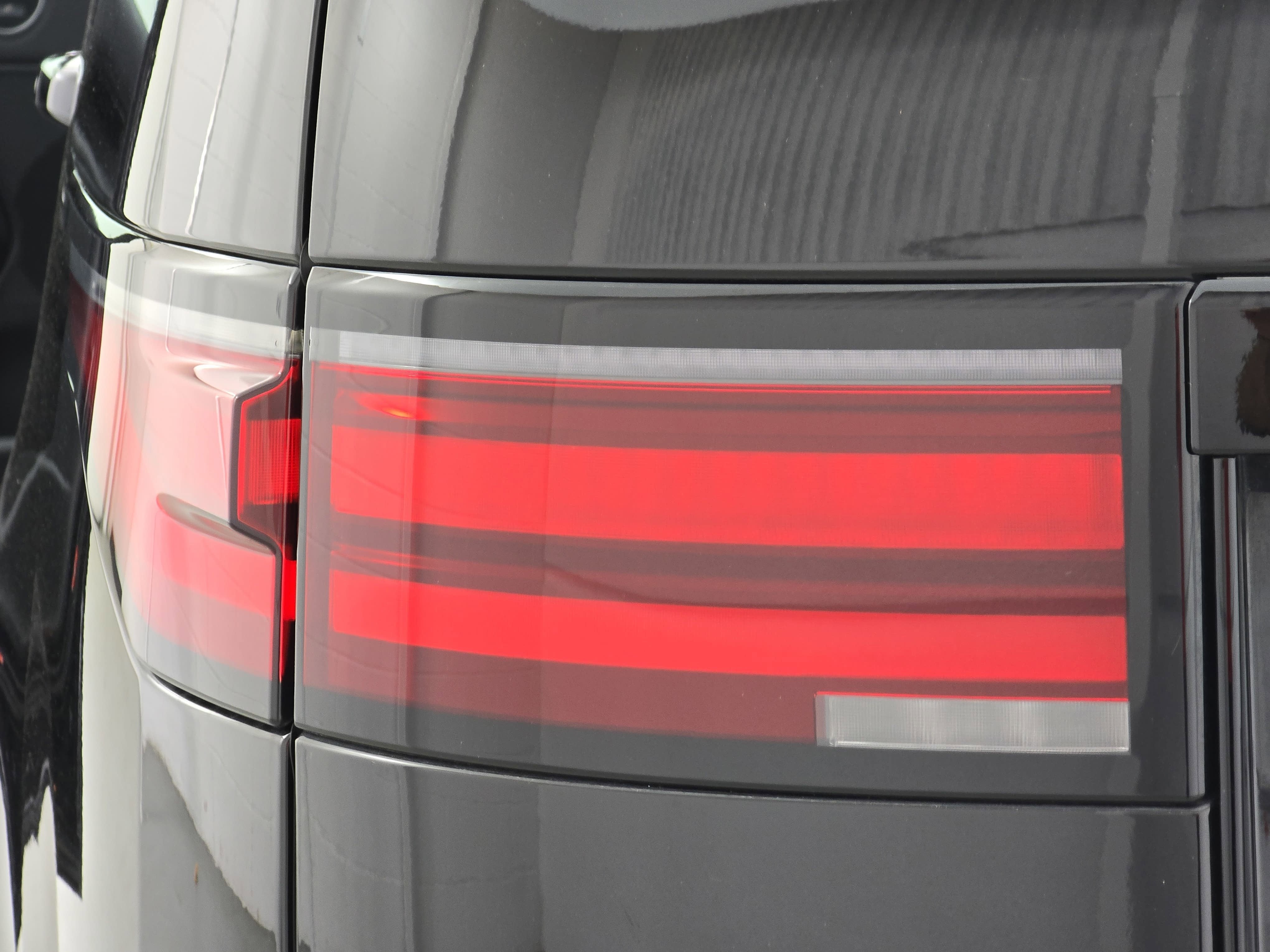 2025 Land Rover Discovery S