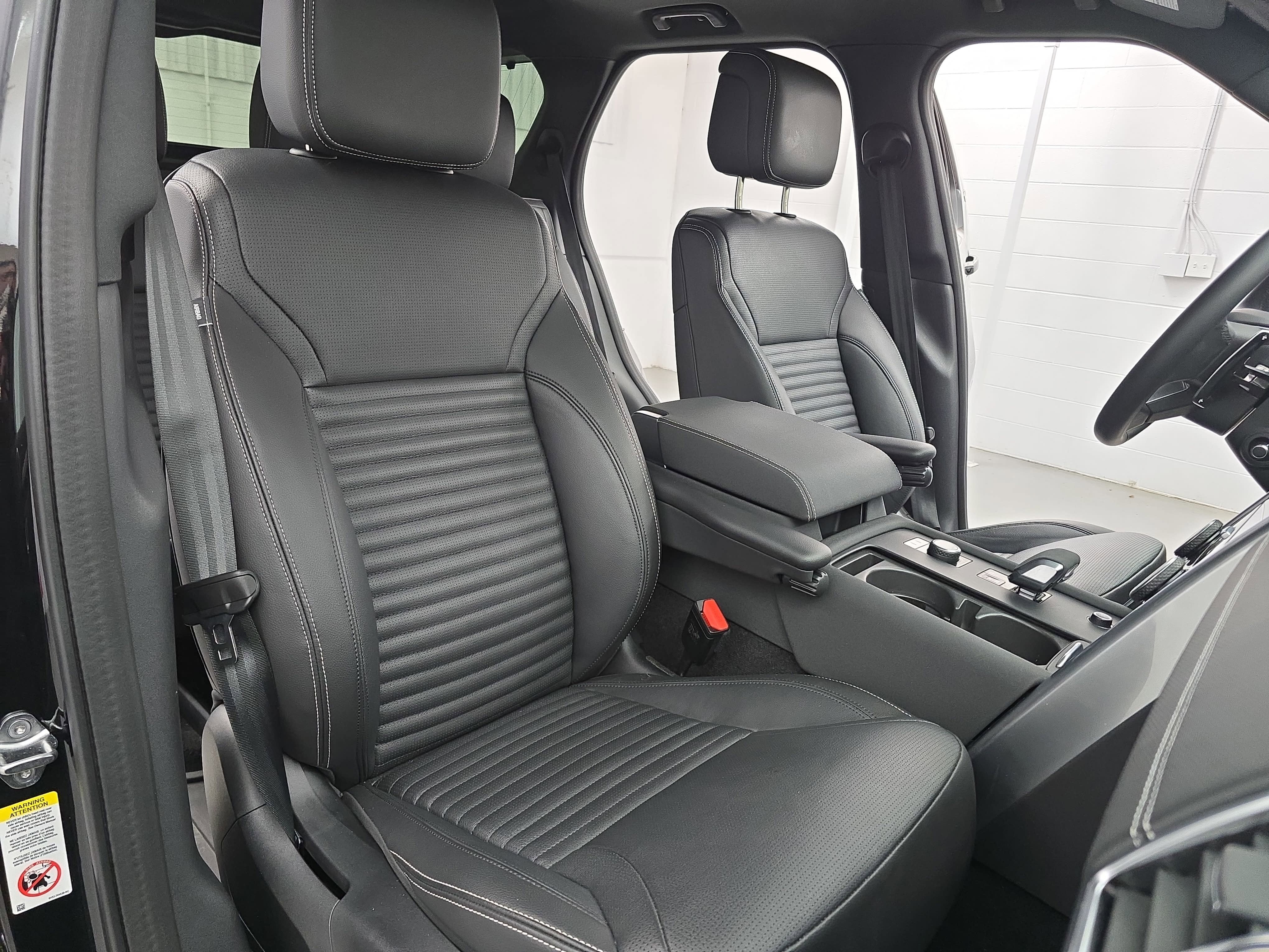 2025 Land Rover Discovery Dynamic SE