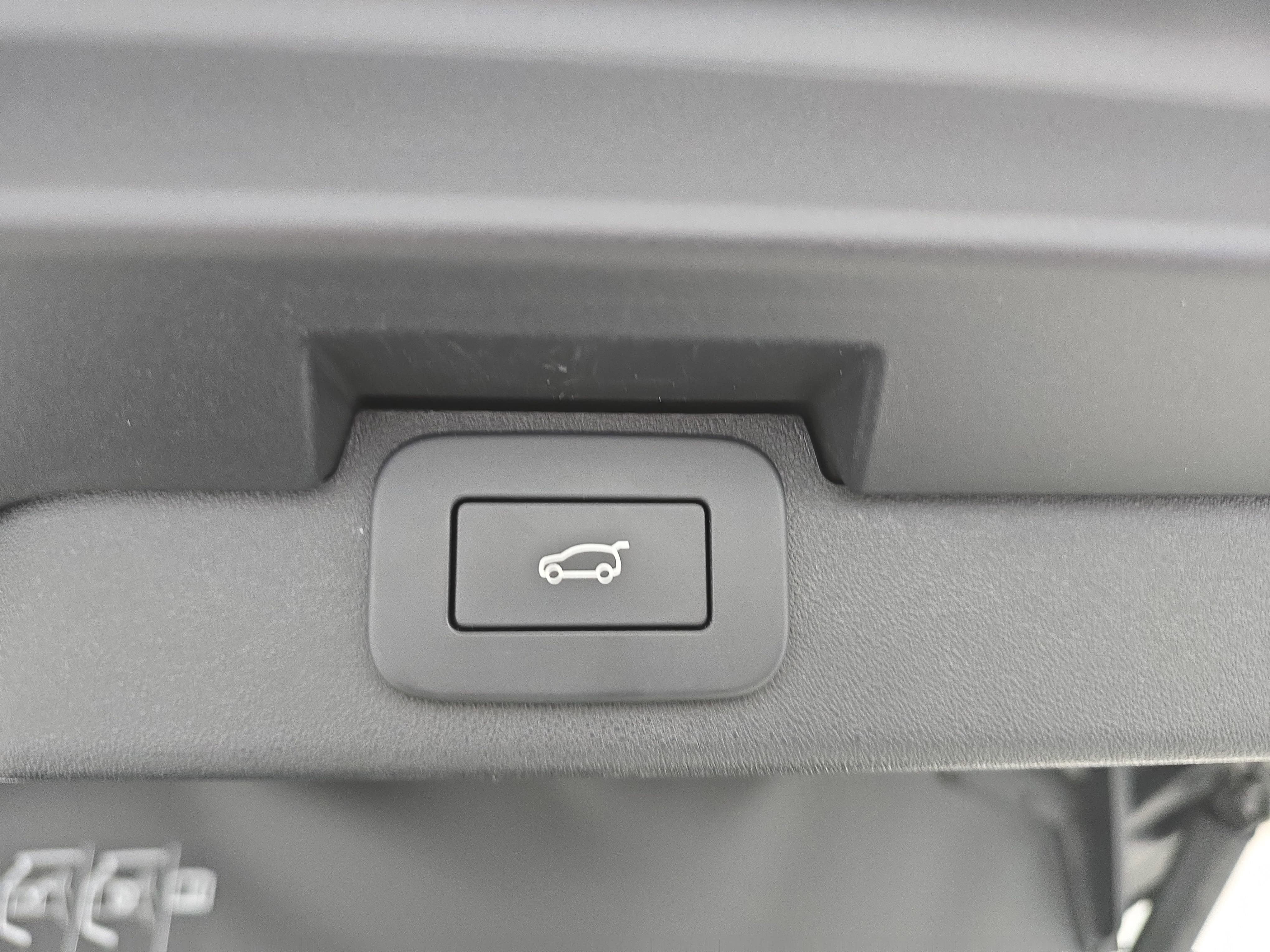 2025 Land Rover Discovery Dynamic SE