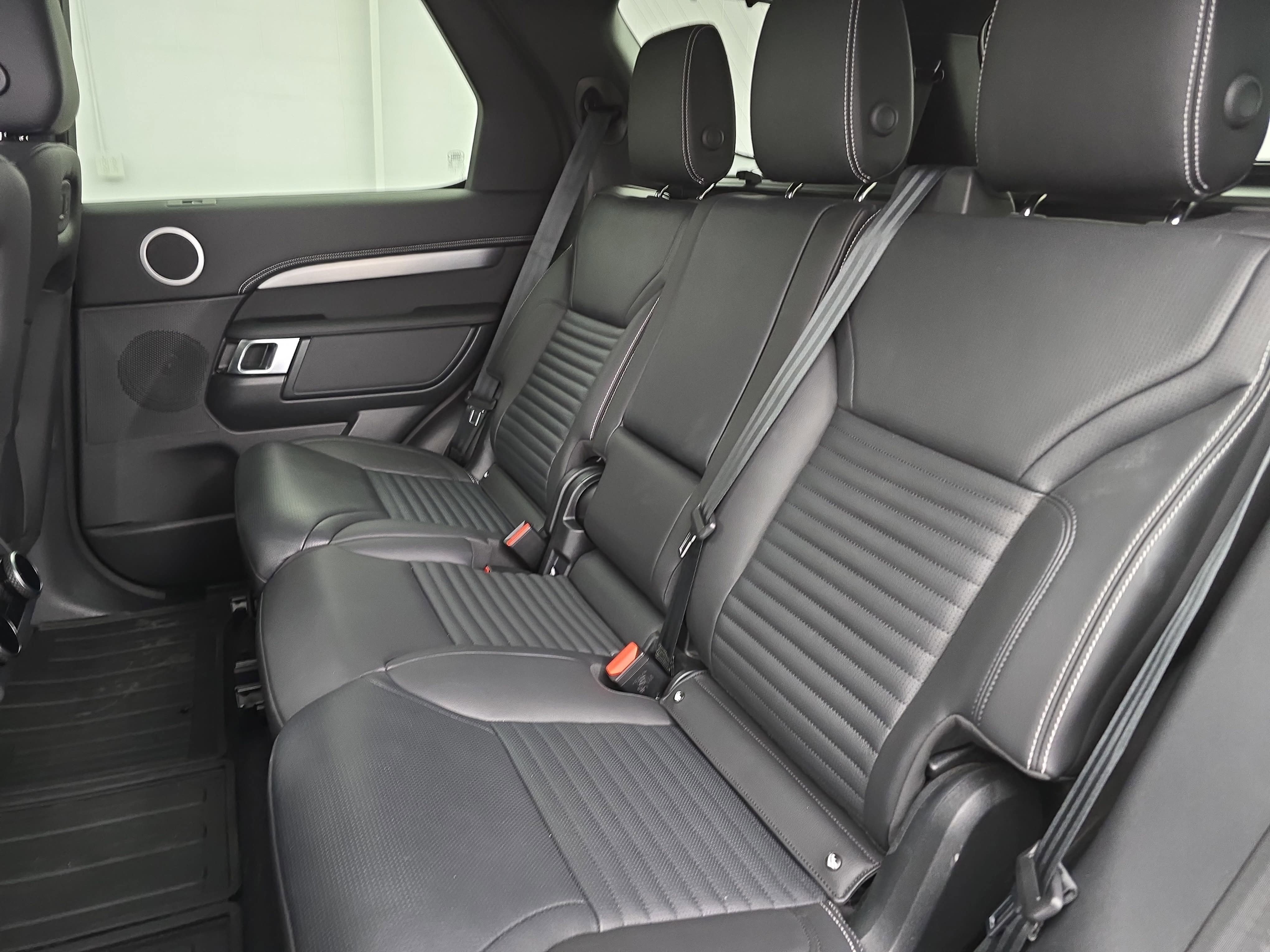 2025 Land Rover Discovery Dynamic SE