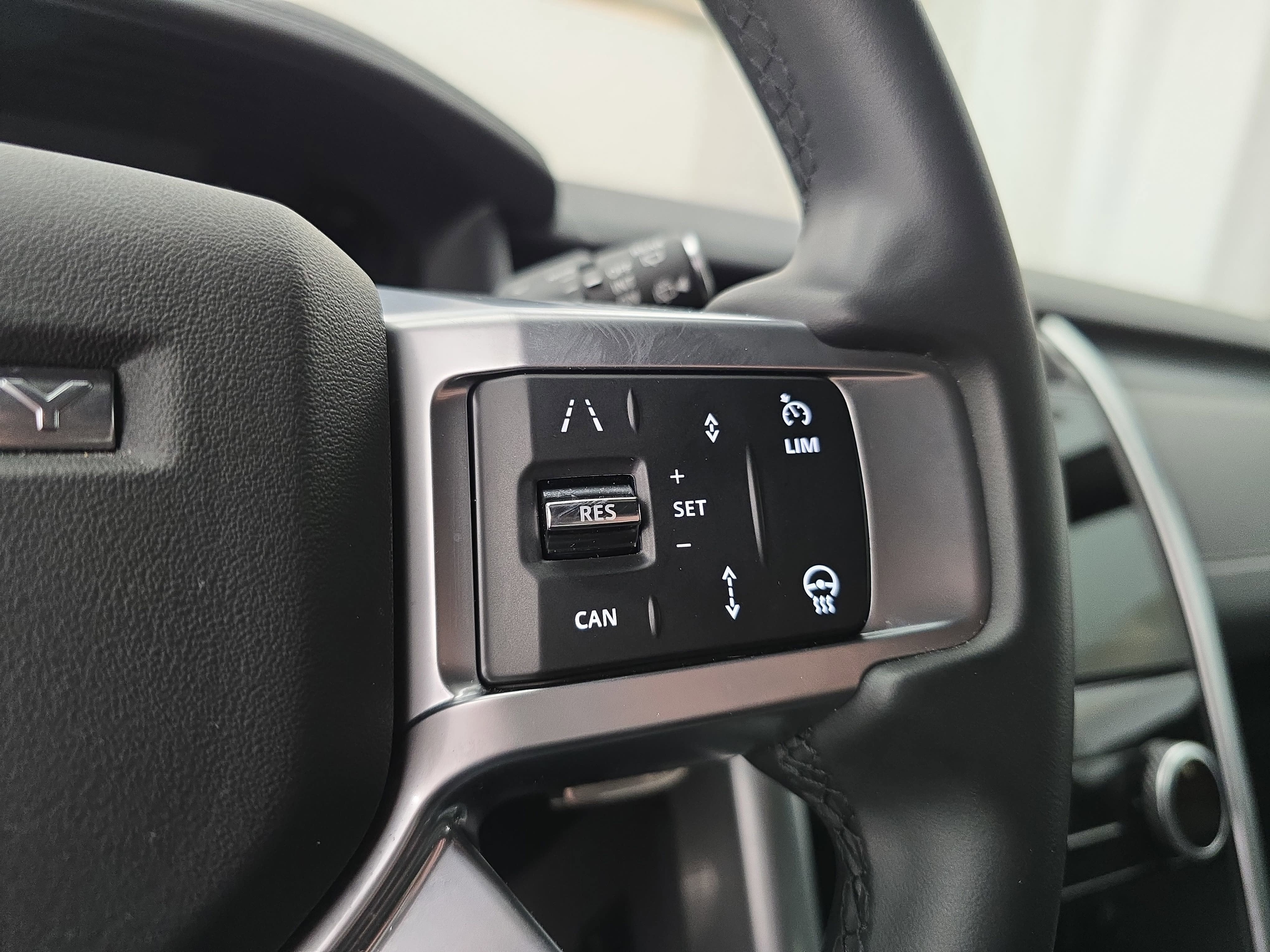 2025 Land Rover Discovery Dynamic SE