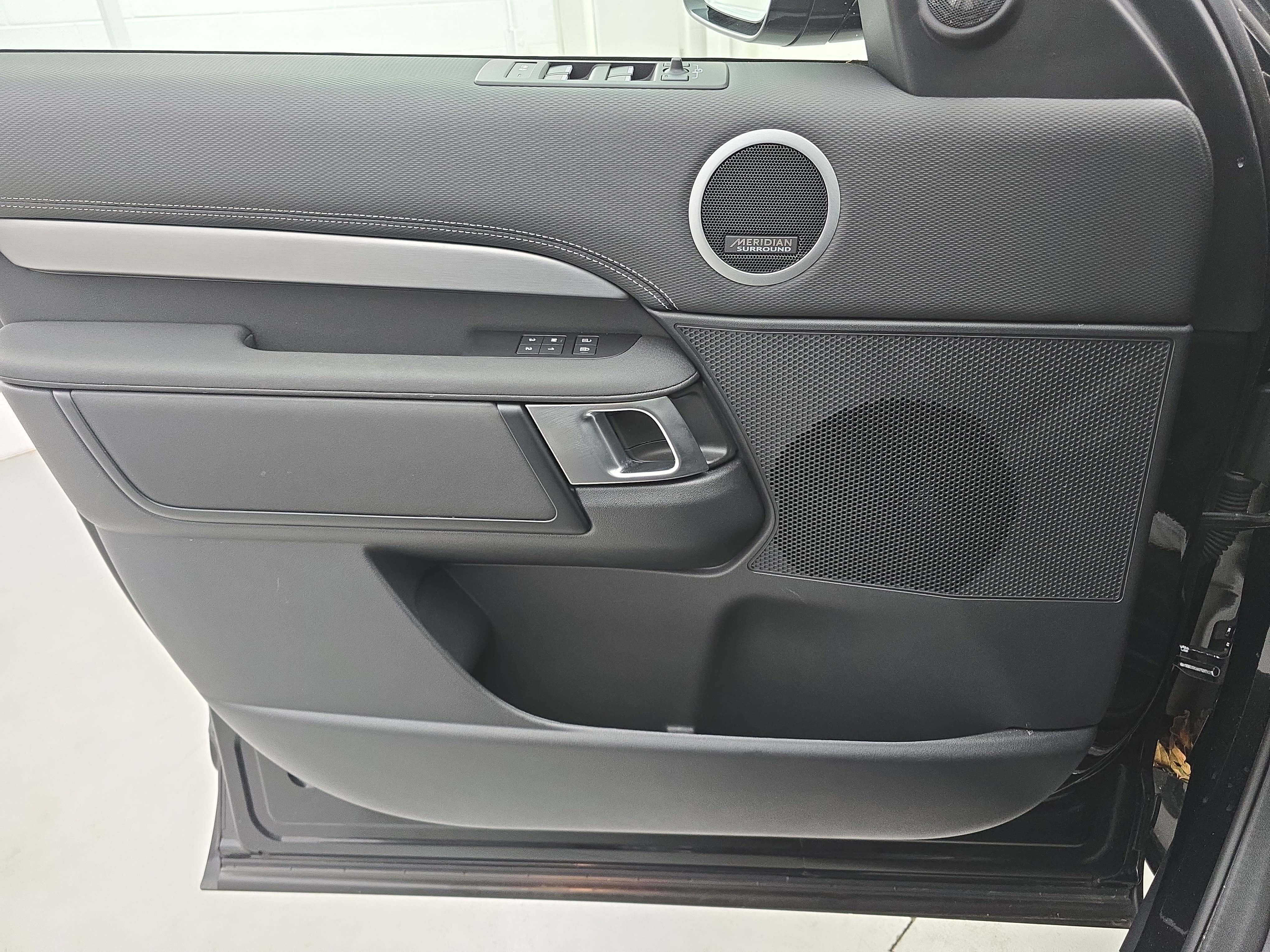 2025 Land Rover Discovery Dynamic SE