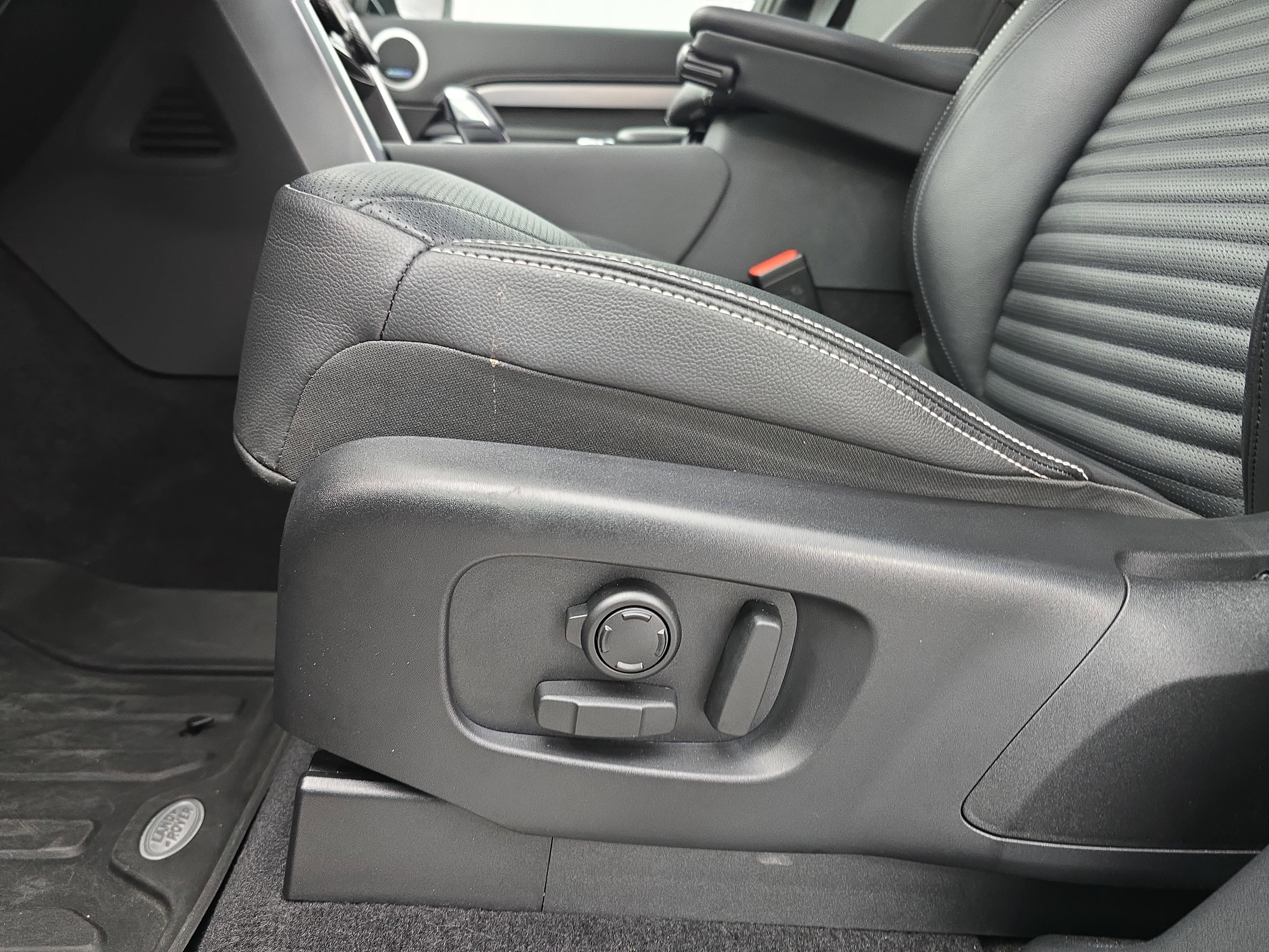 2025 Land Rover Discovery Dynamic SE