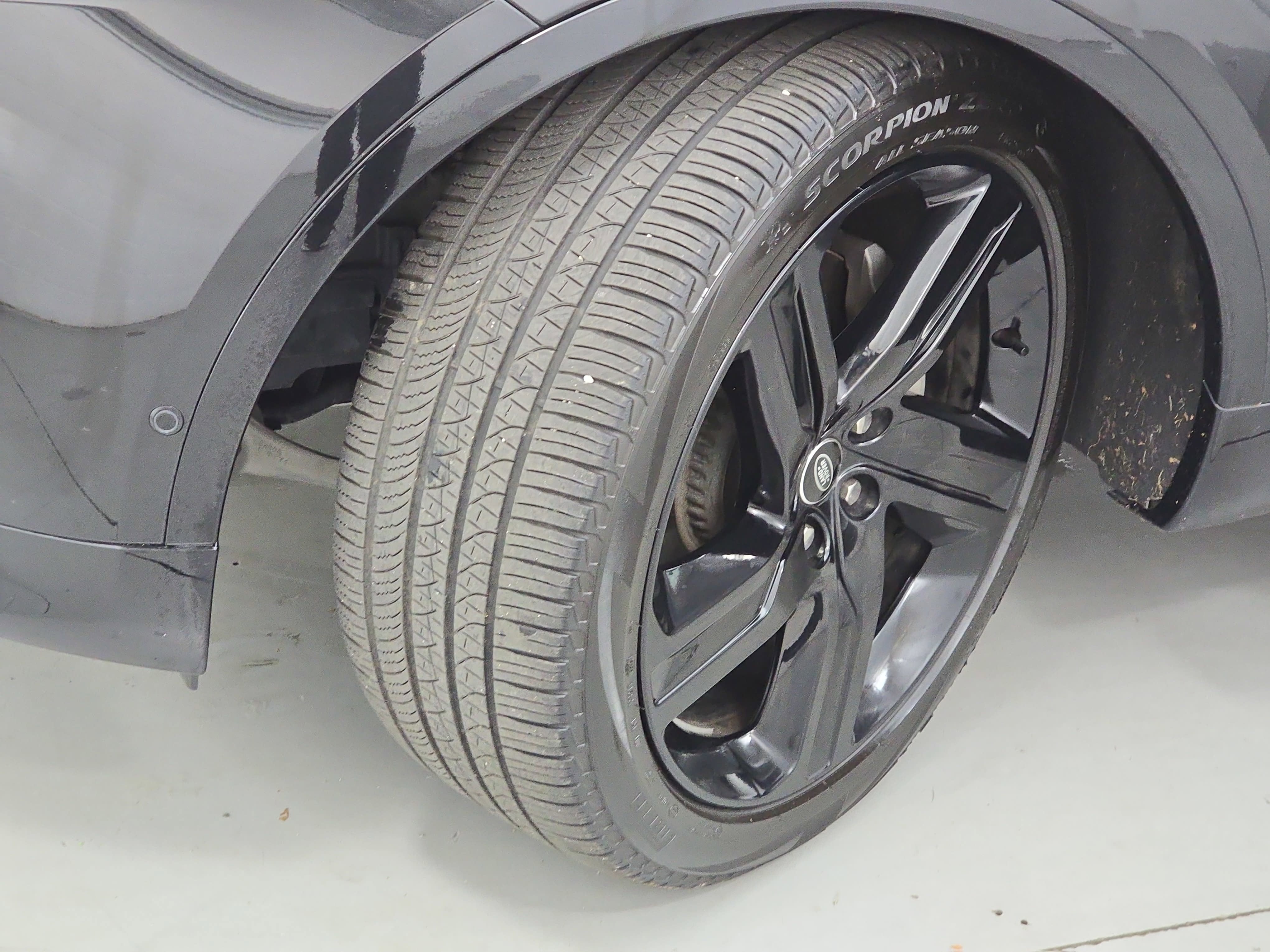 2025 Land Rover Discovery Dynamic SE