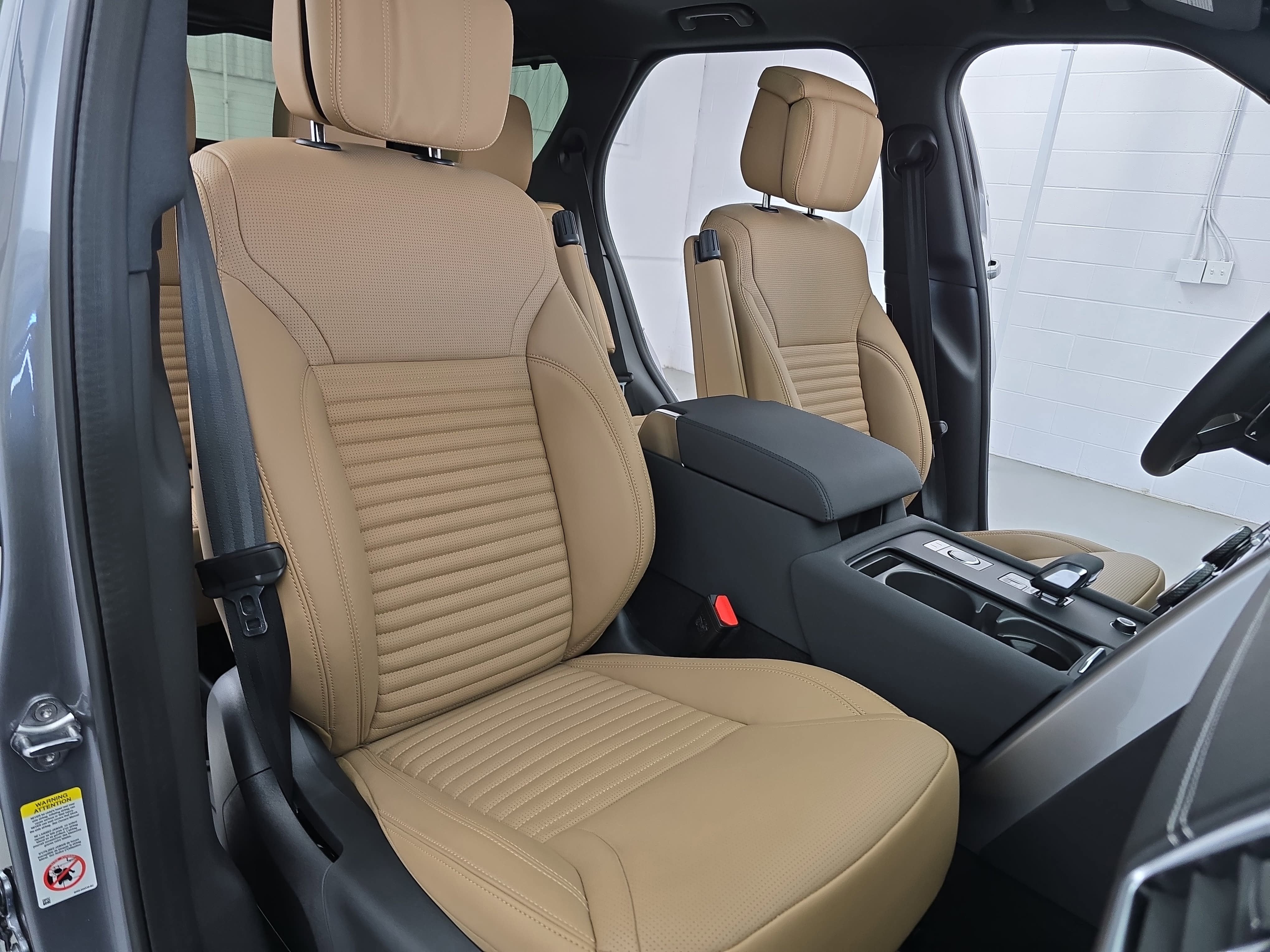 2025 Land Rover Discovery Dynamic SE