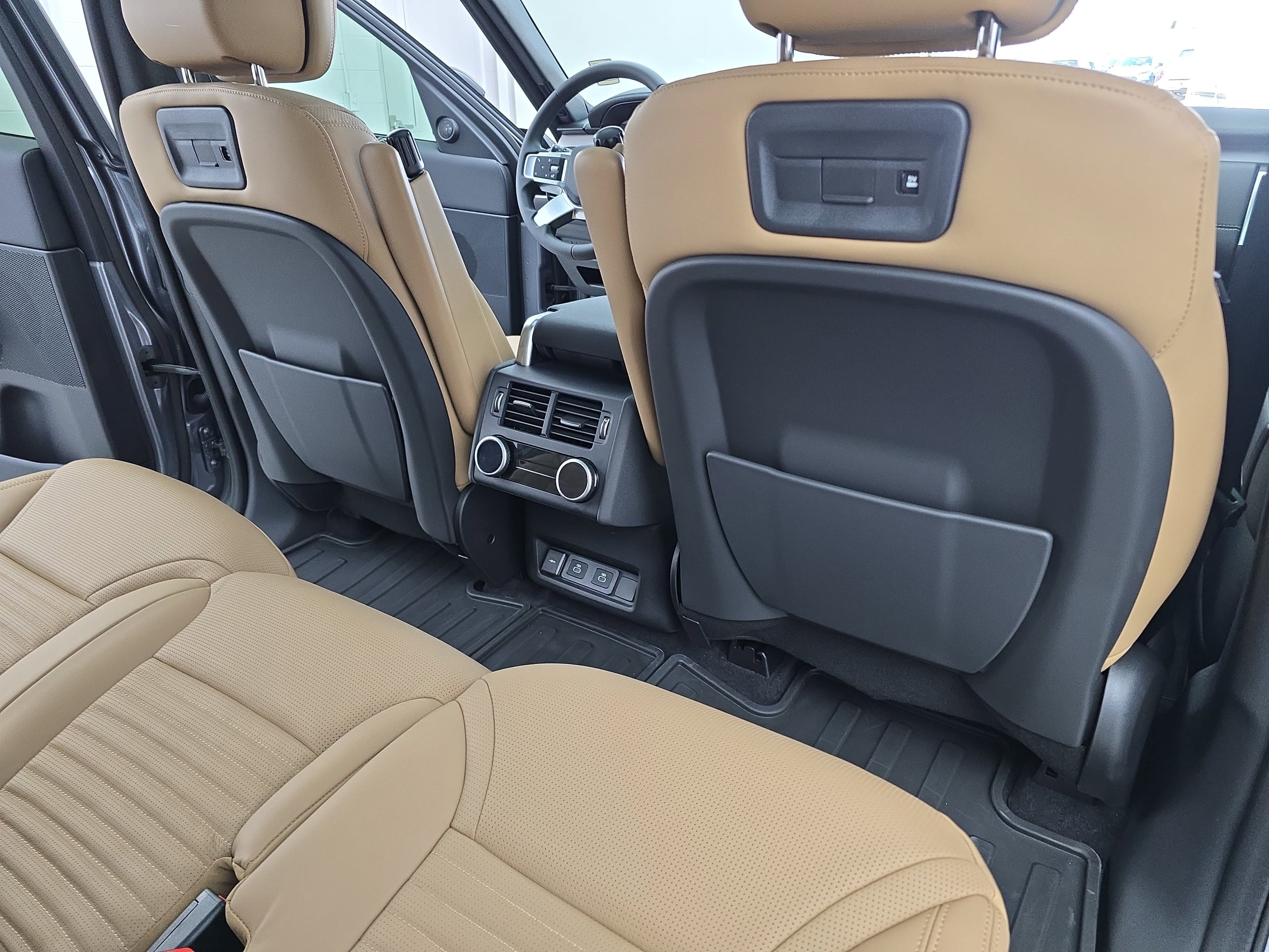 2025 Land Rover Discovery Dynamic SE