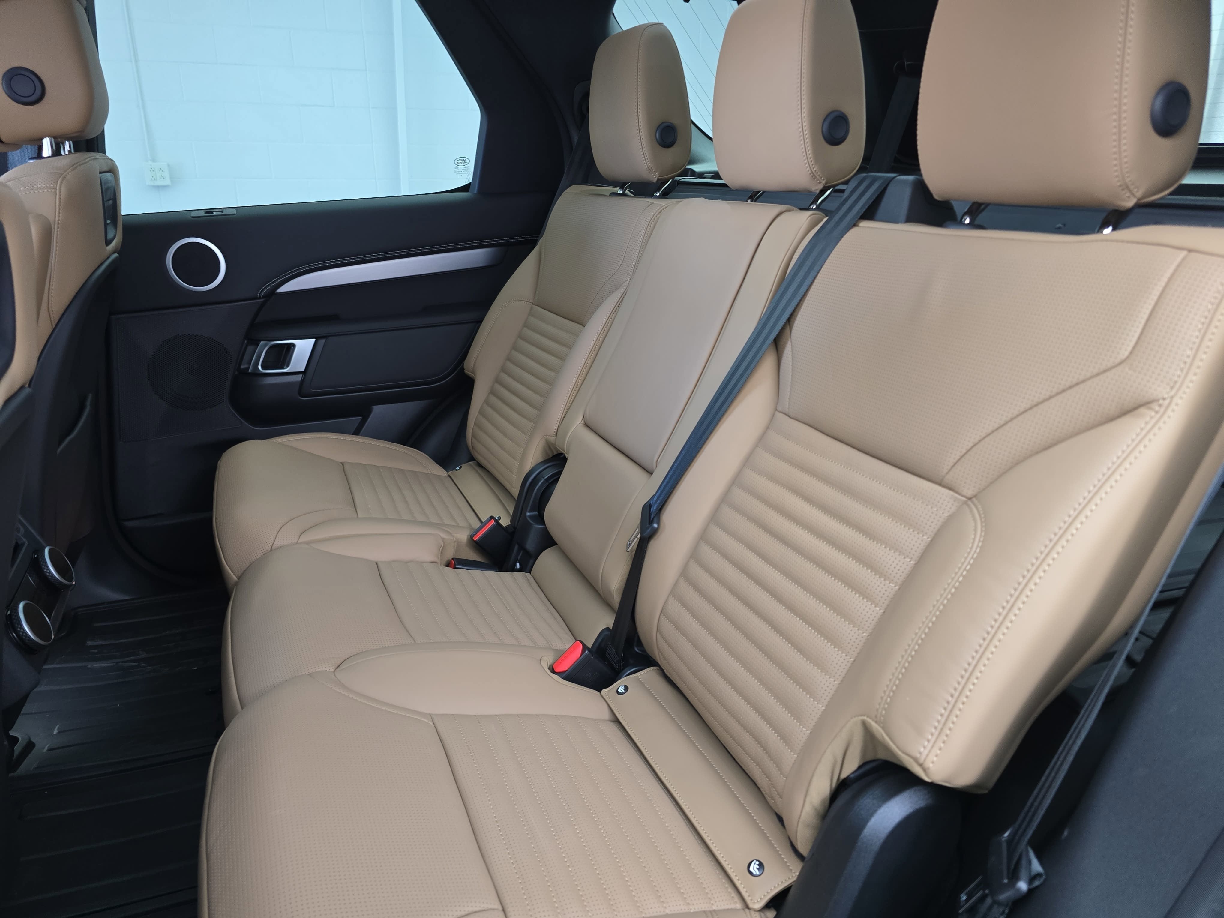 2025 Land Rover Discovery Dynamic SE