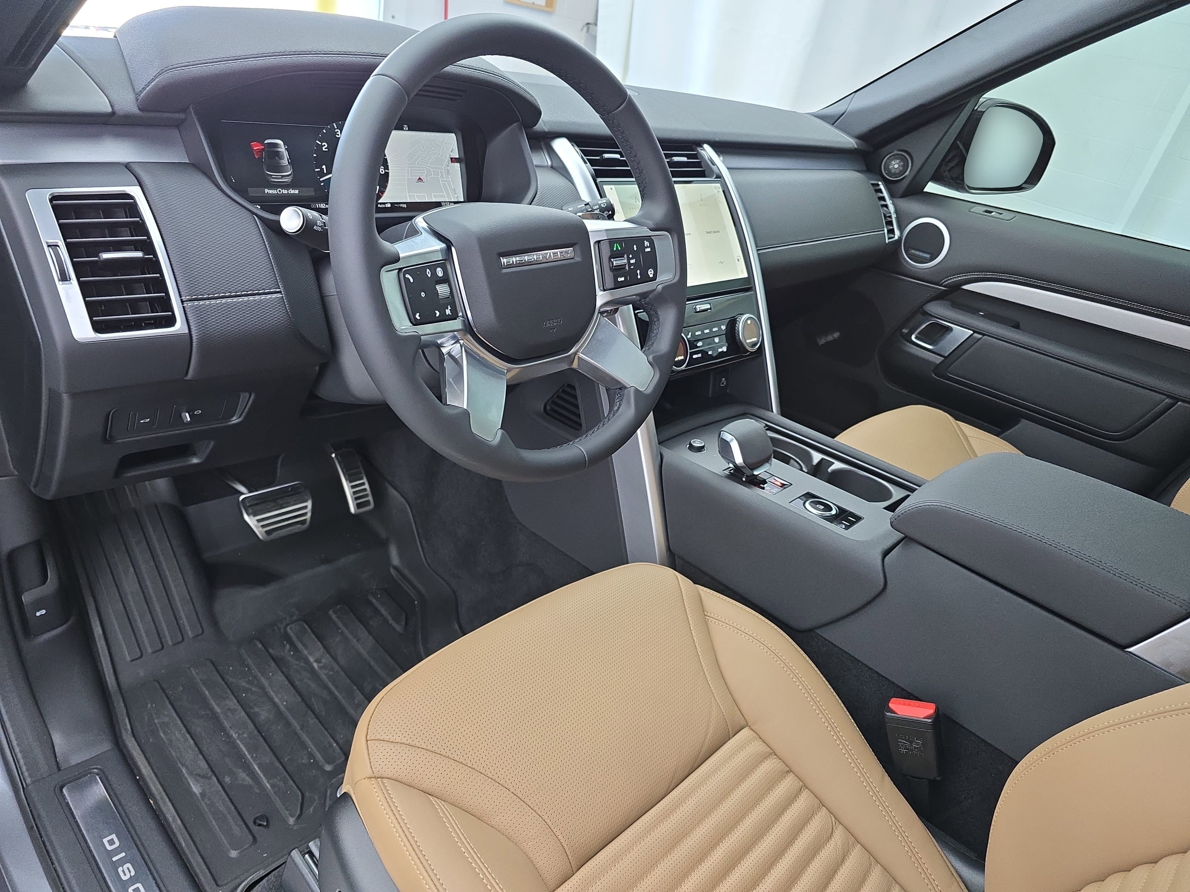 2025 Land Rover Discovery Dynamic SE
