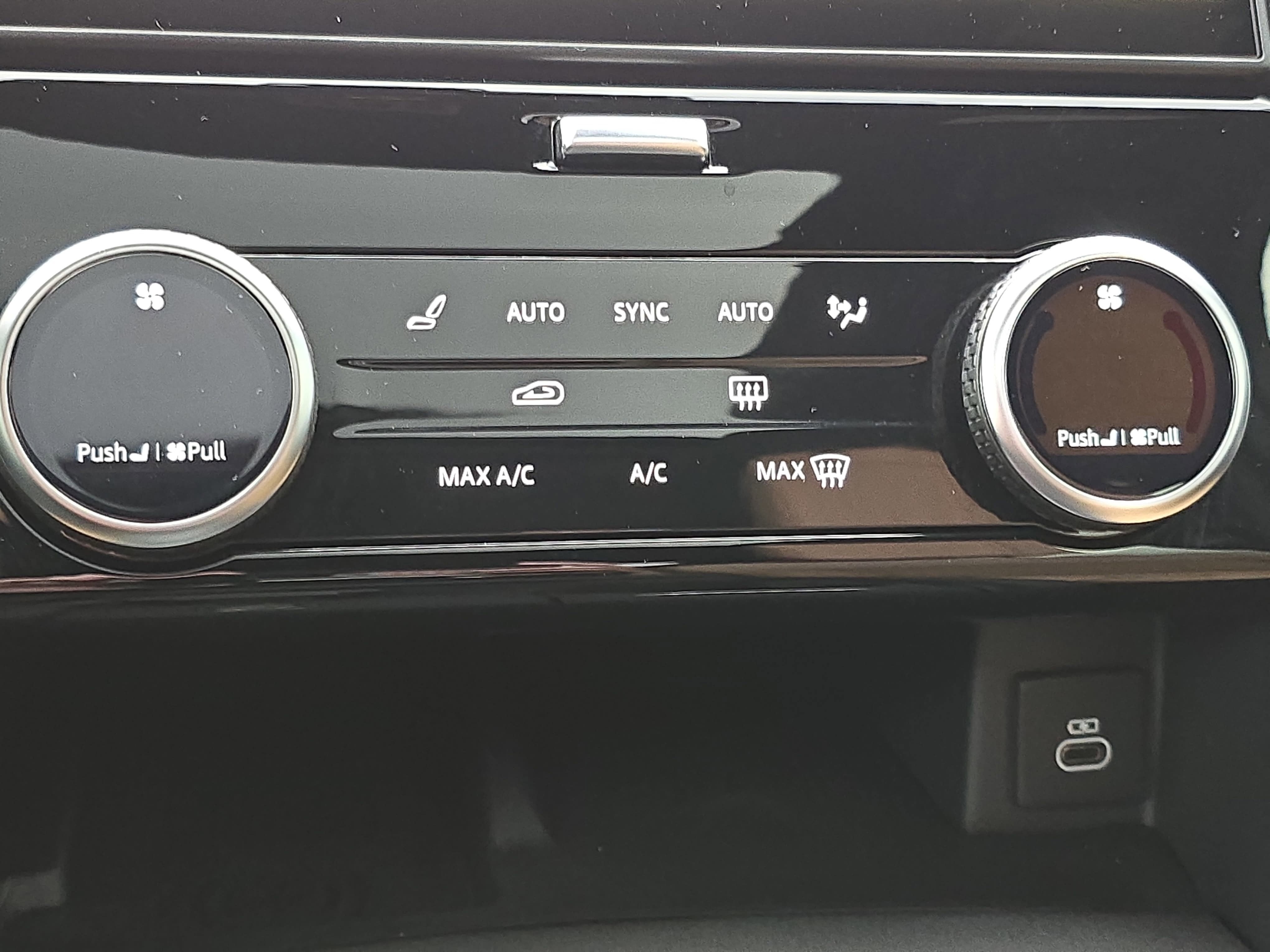 2025 Land Rover Discovery Dynamic SE