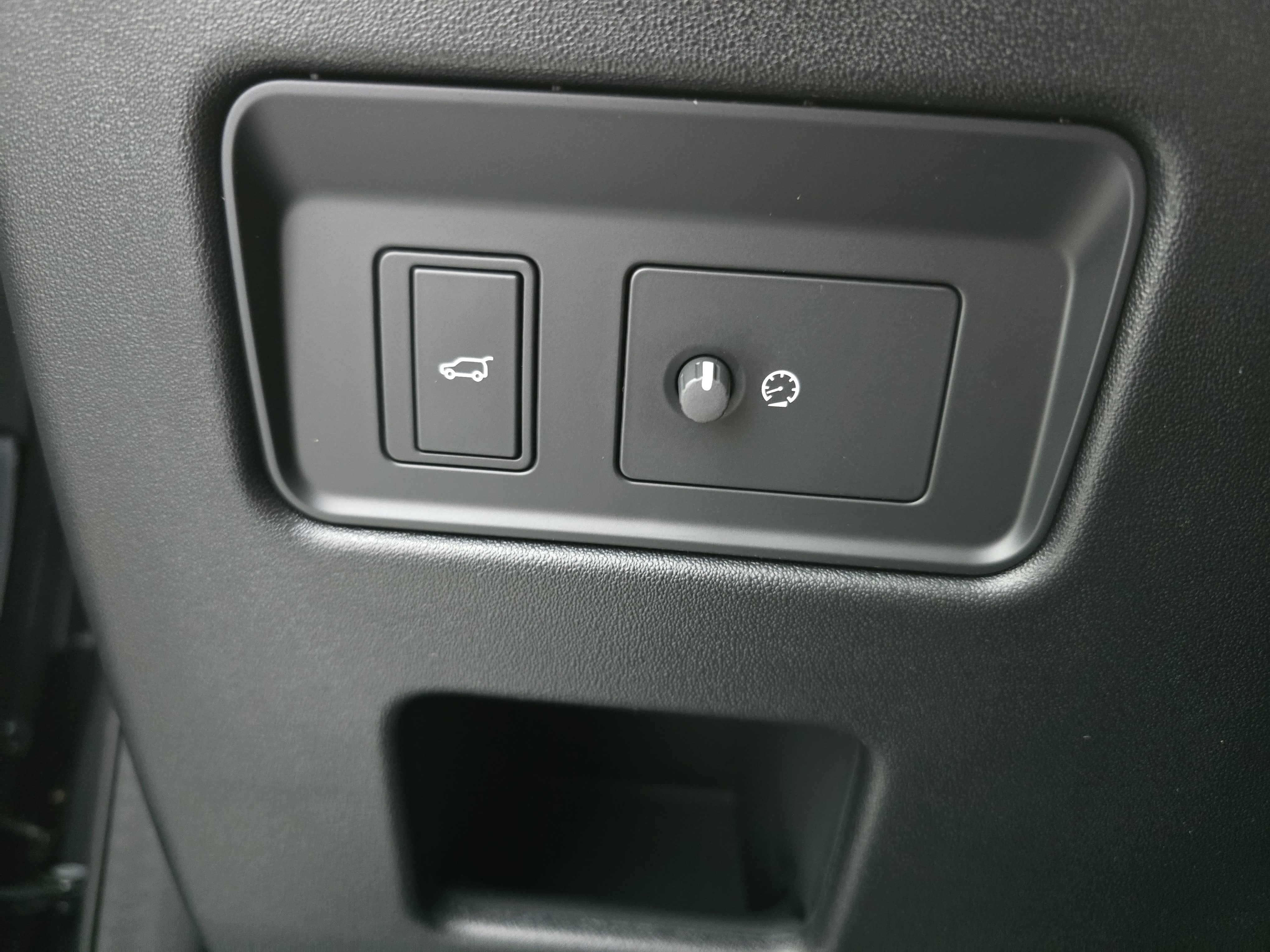 2025 Land Rover Discovery Dynamic SE