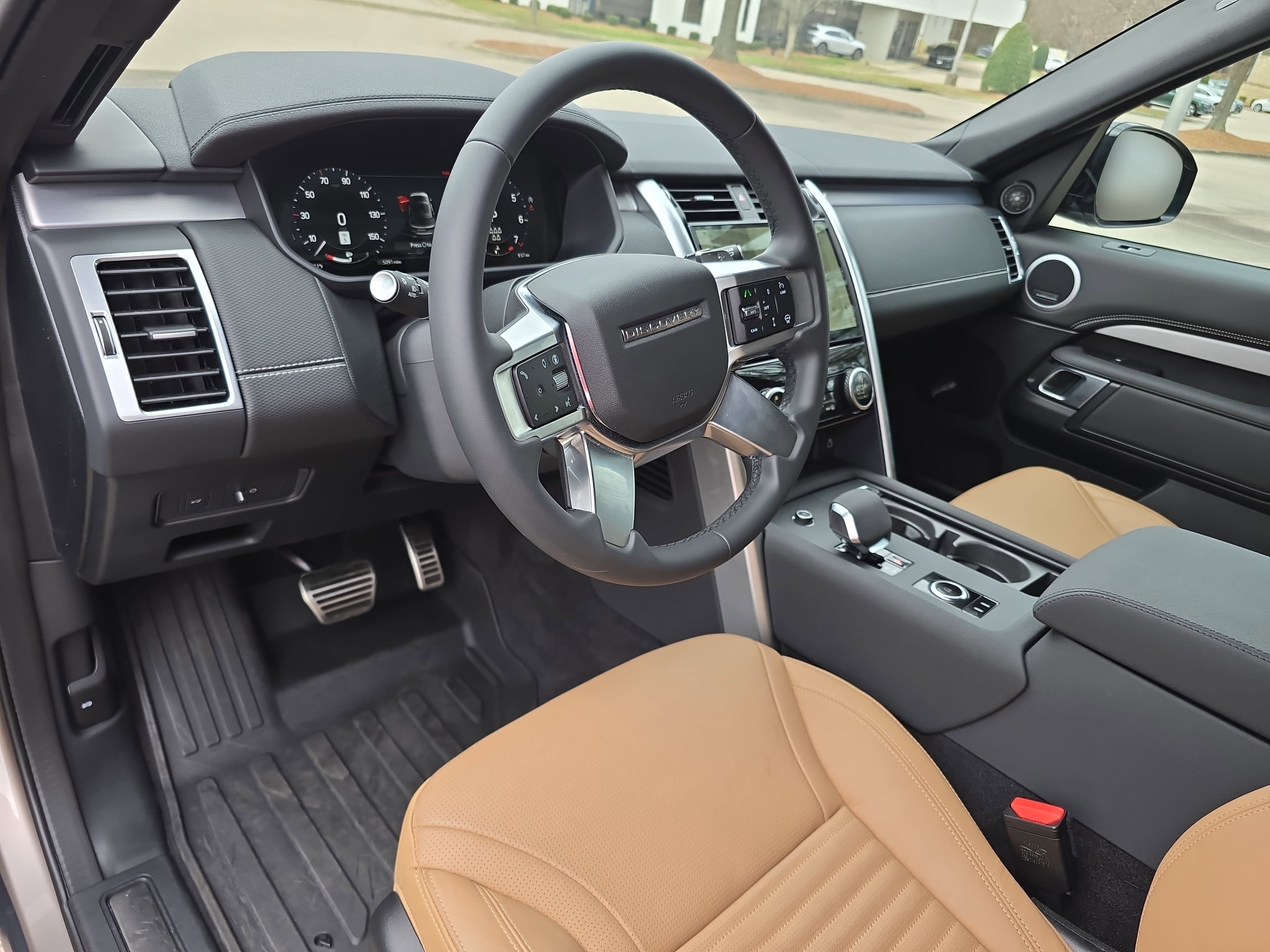 2025 Land Rover Discovery Dynamic SE