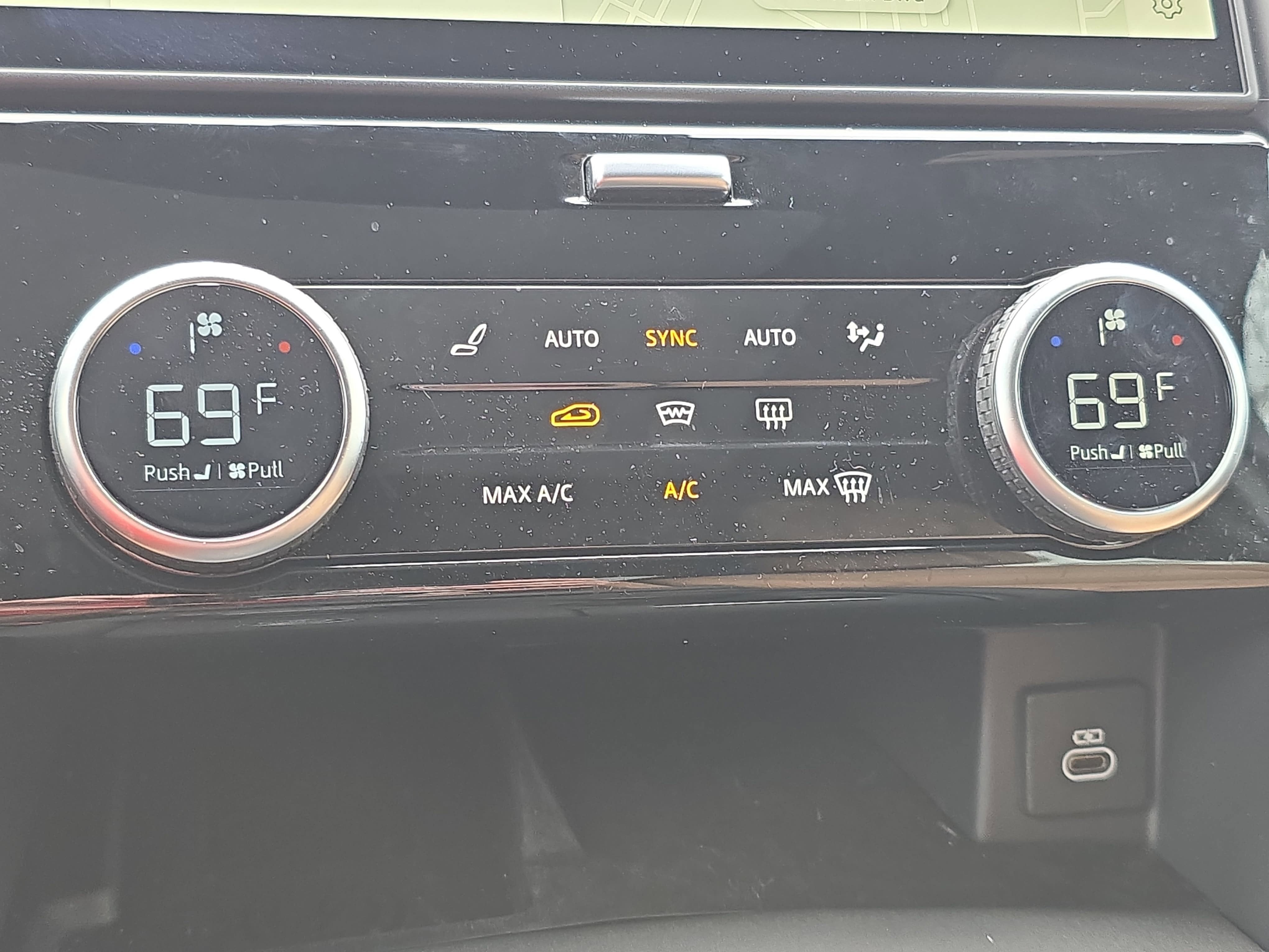 2025 Land Rover Discovery Dynamic SE