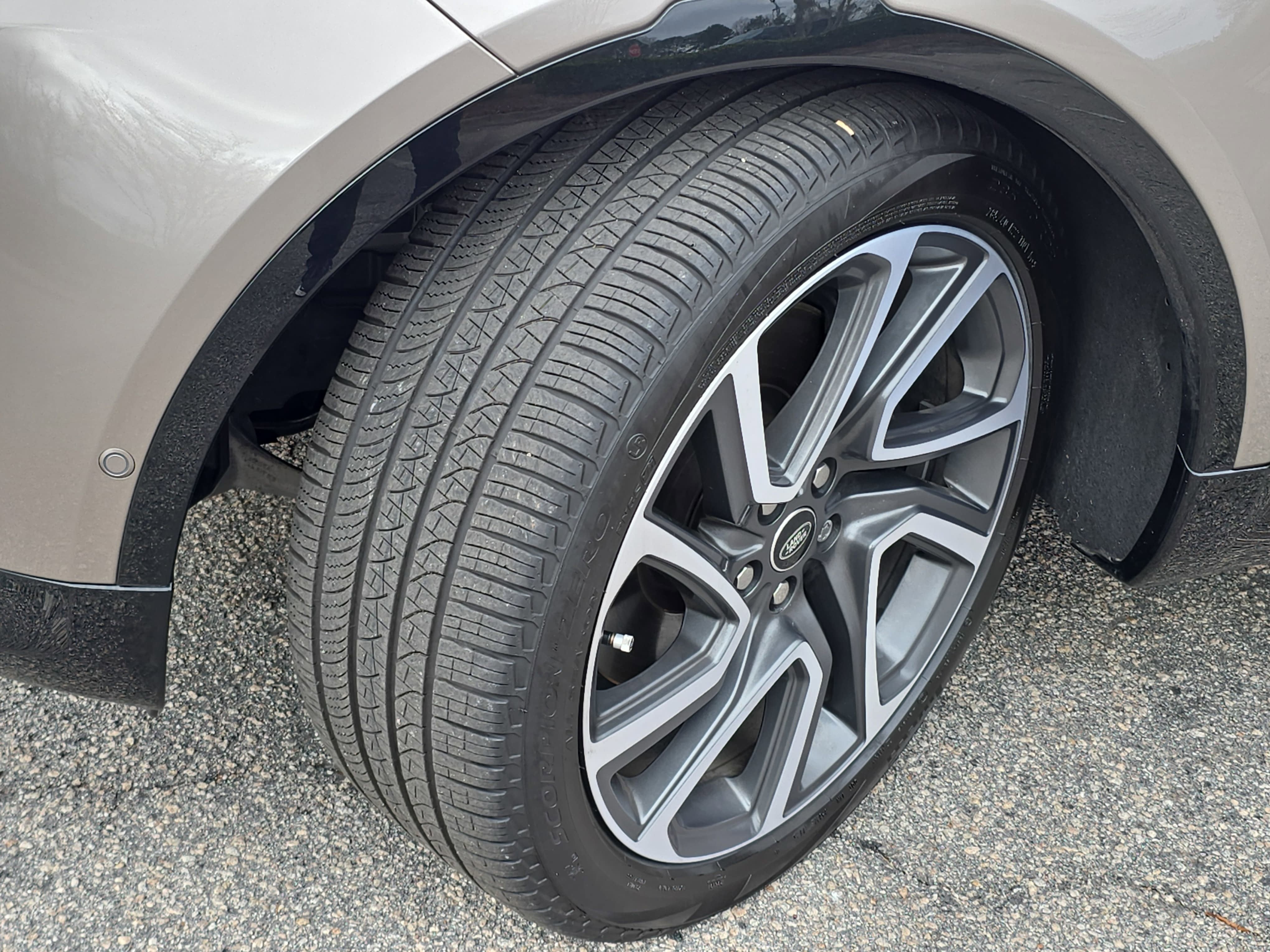 2025 Land Rover Discovery Dynamic SE