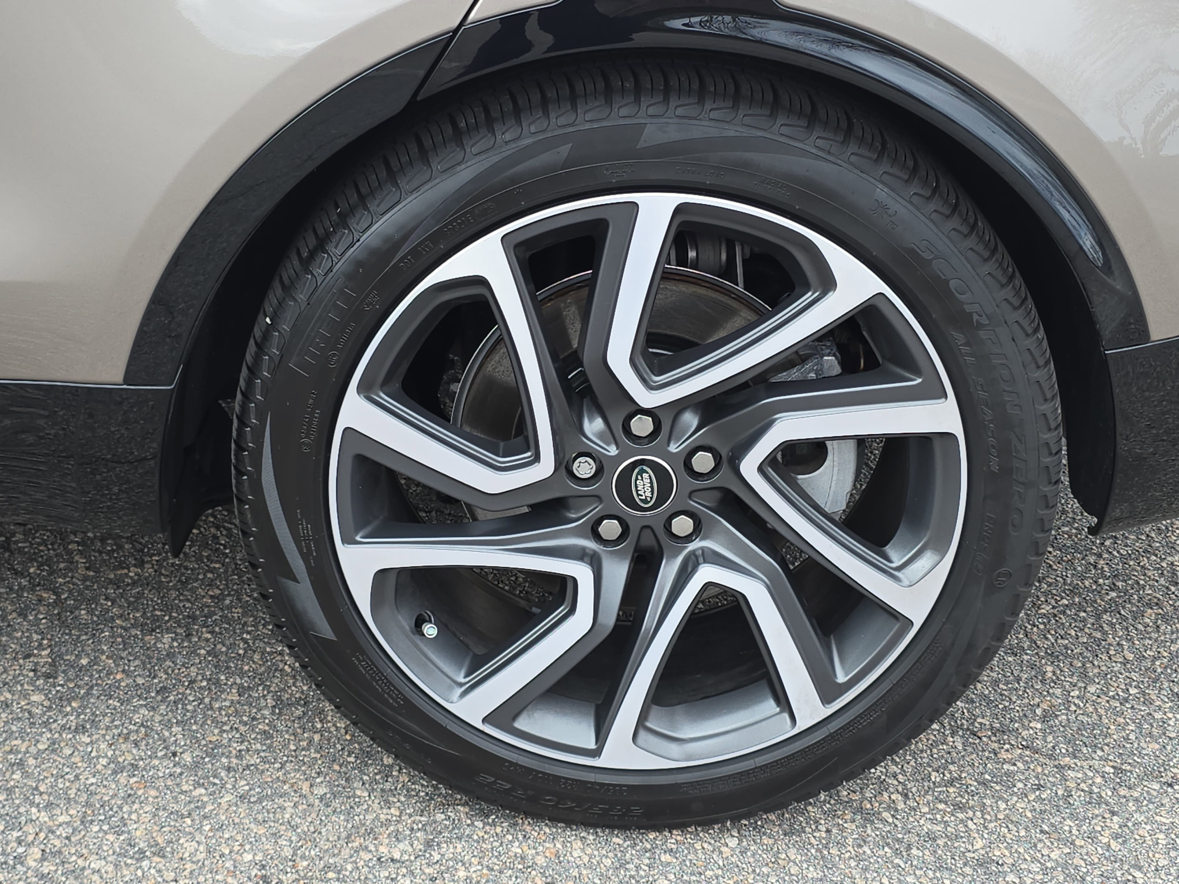 2025 Land Rover Discovery Dynamic SE