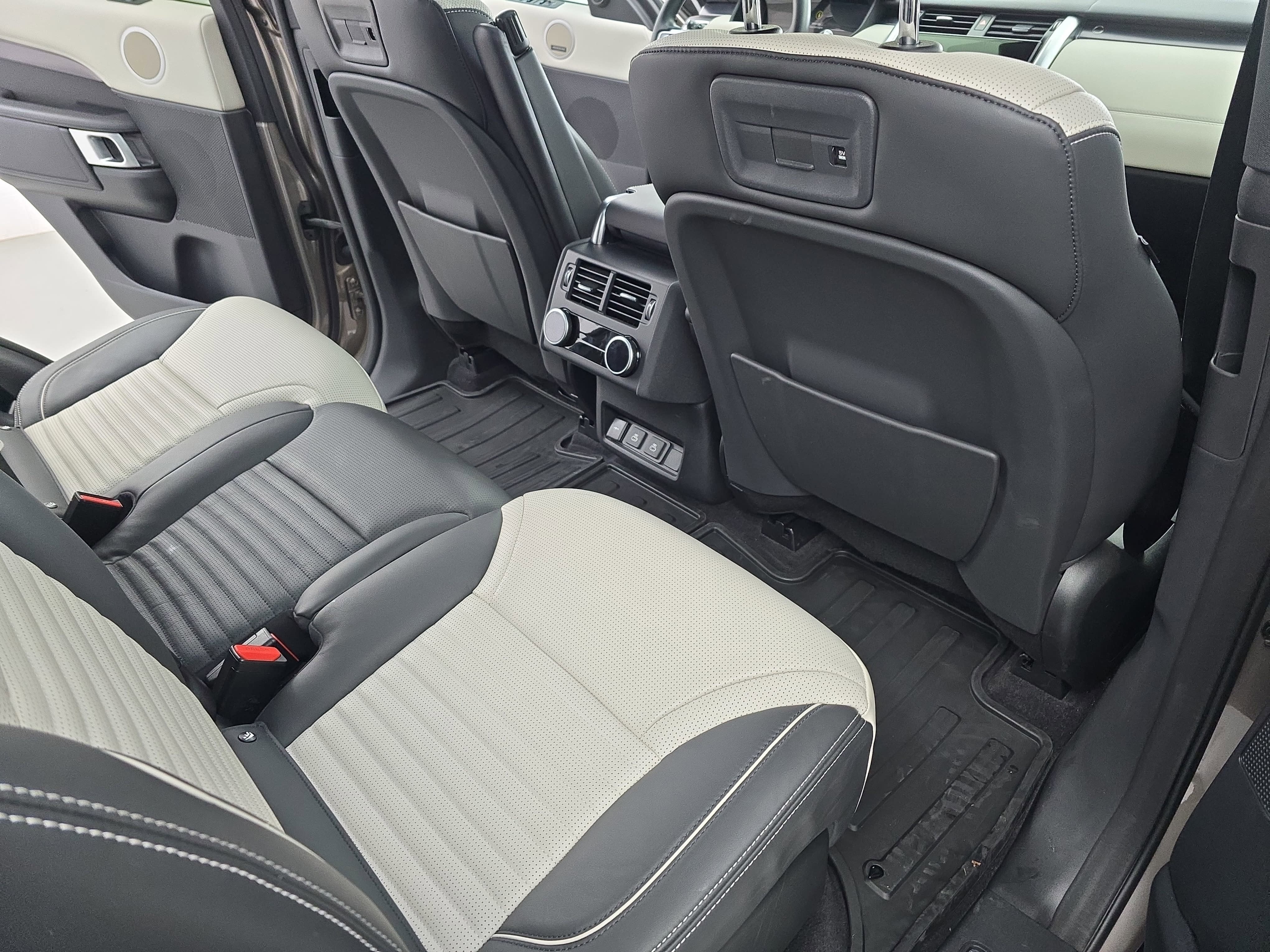 2024 Land Rover Discovery Metropolitan Edition