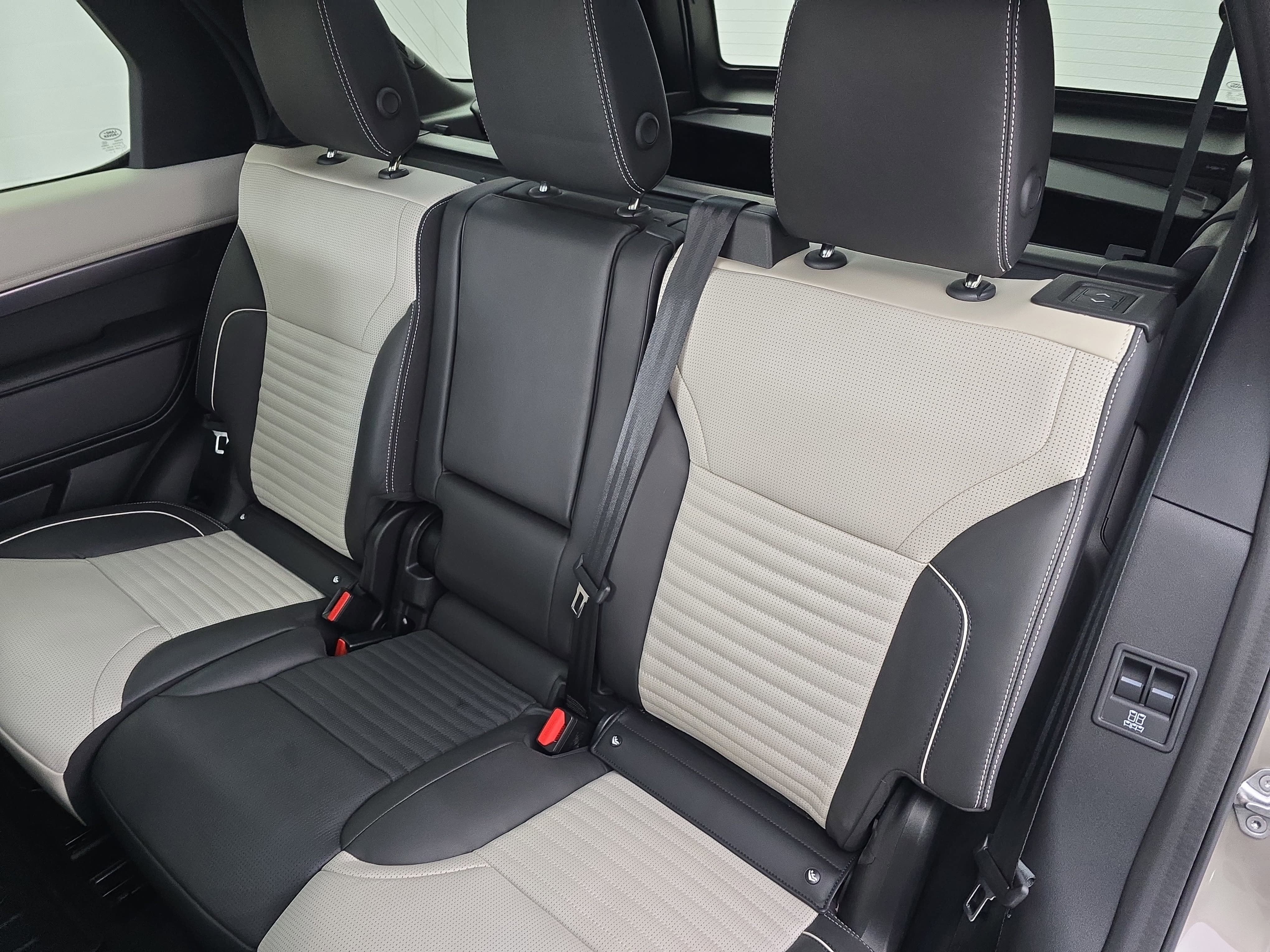 2024 Land Rover Discovery Metropolitan Edition