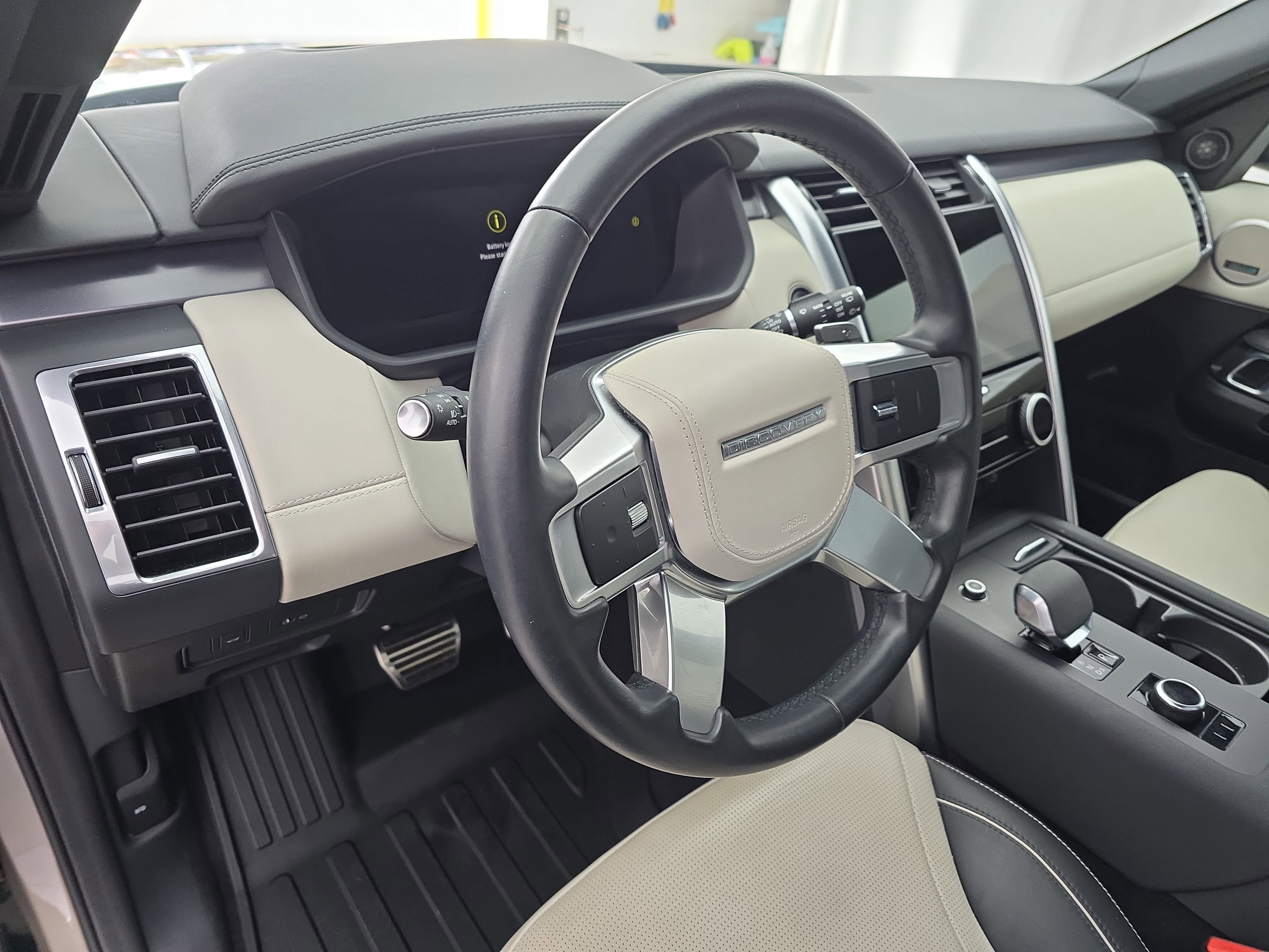 2024 Land Rover Discovery Metropolitan Edition