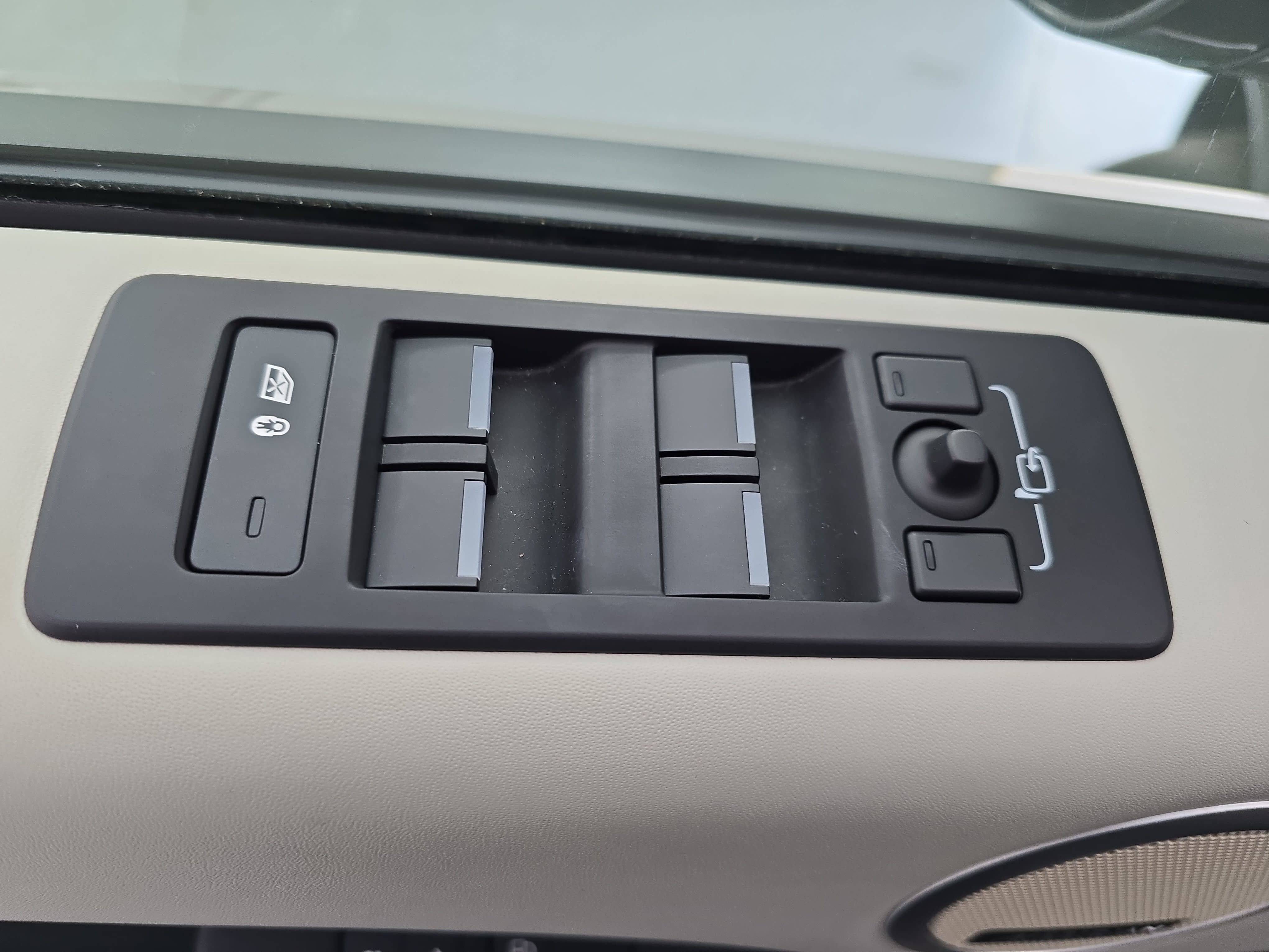 2024 Land Rover Discovery Metropolitan Edition