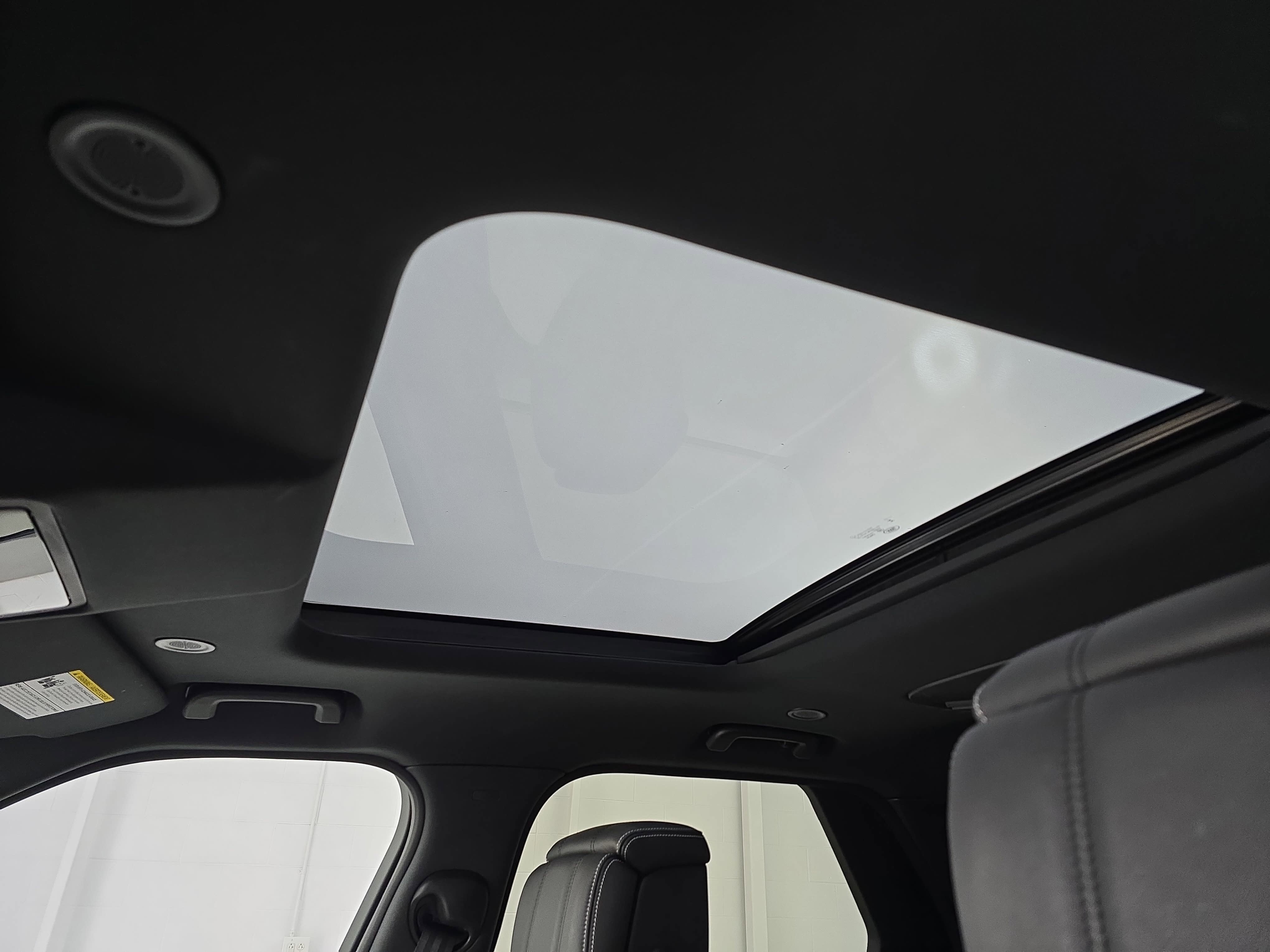 2024 Land Rover Discovery Metropolitan Edition