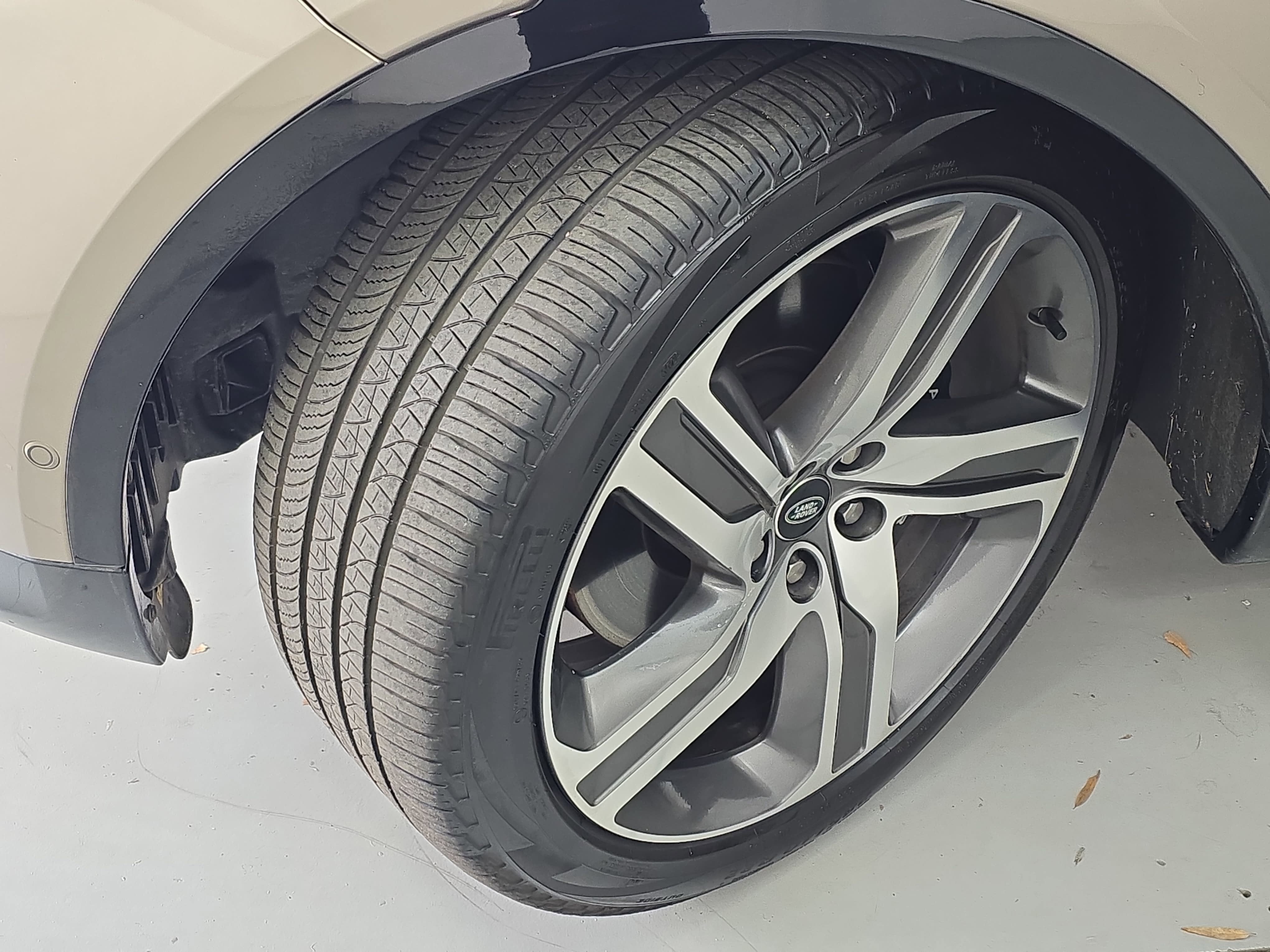 2024 Land Rover Discovery Metropolitan Edition