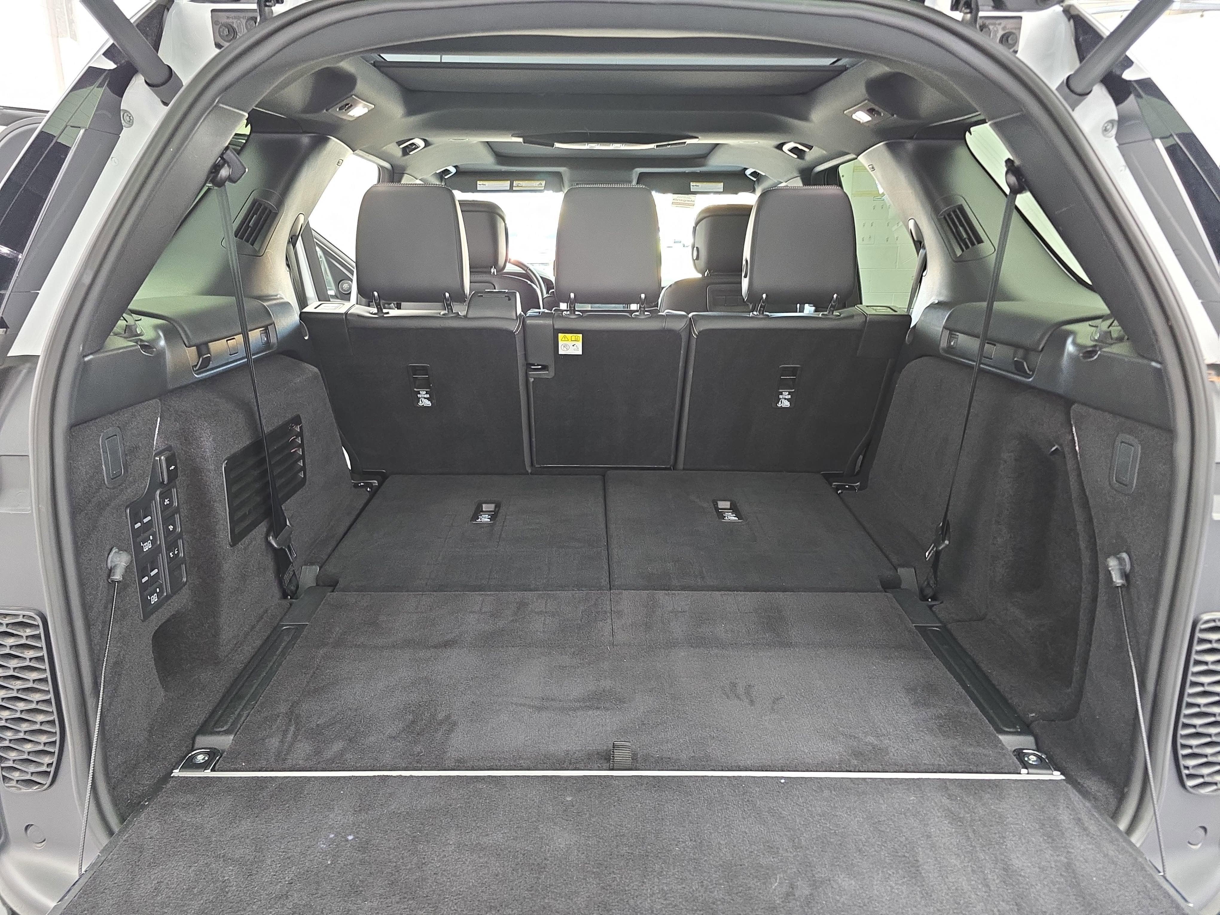 2024 Land Rover Discovery Metropolitan Edition