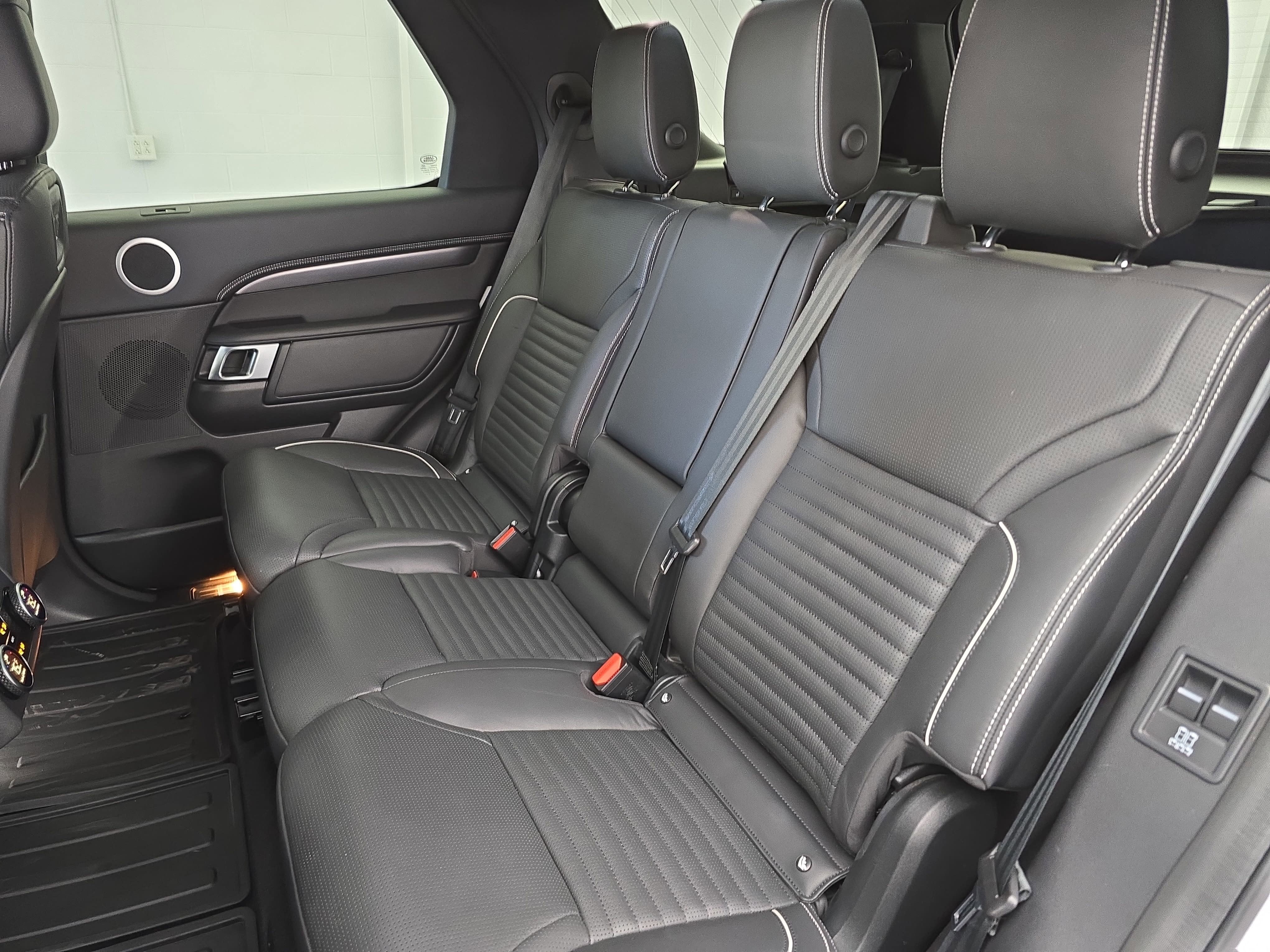 2024 Land Rover Discovery Metropolitan Edition