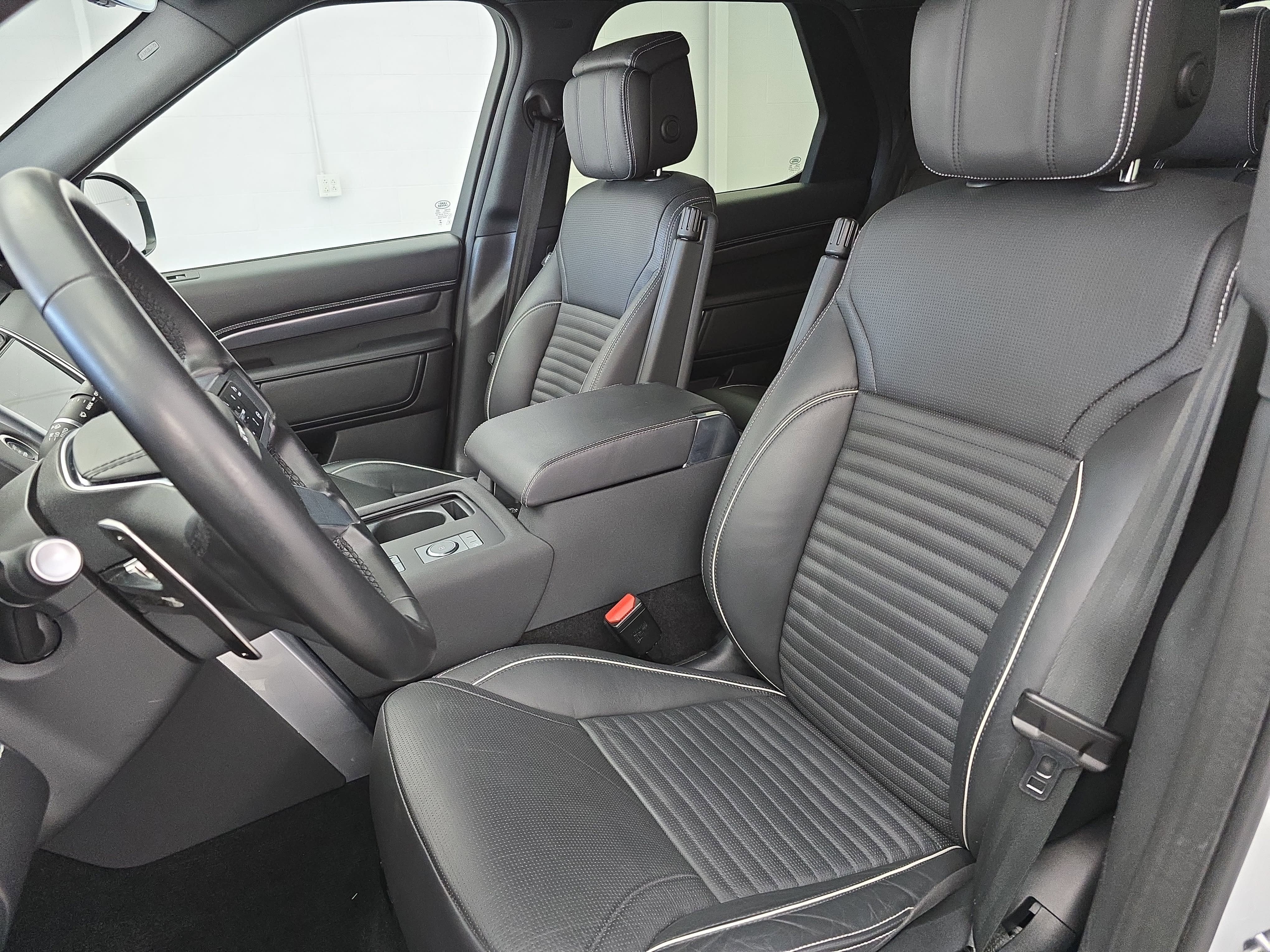 2024 Land Rover Discovery Metropolitan Edition