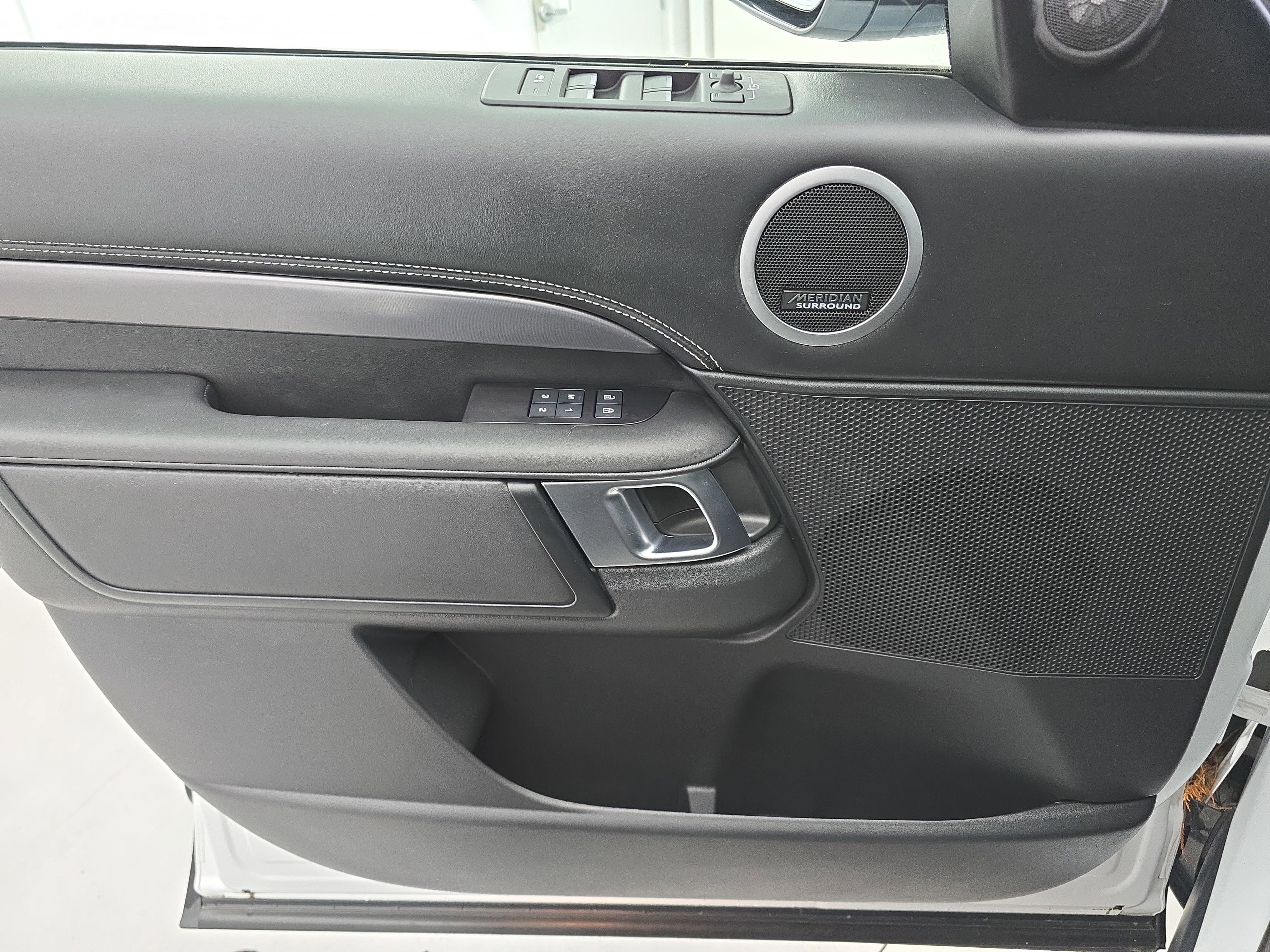 2024 Land Rover Discovery Metropolitan Edition