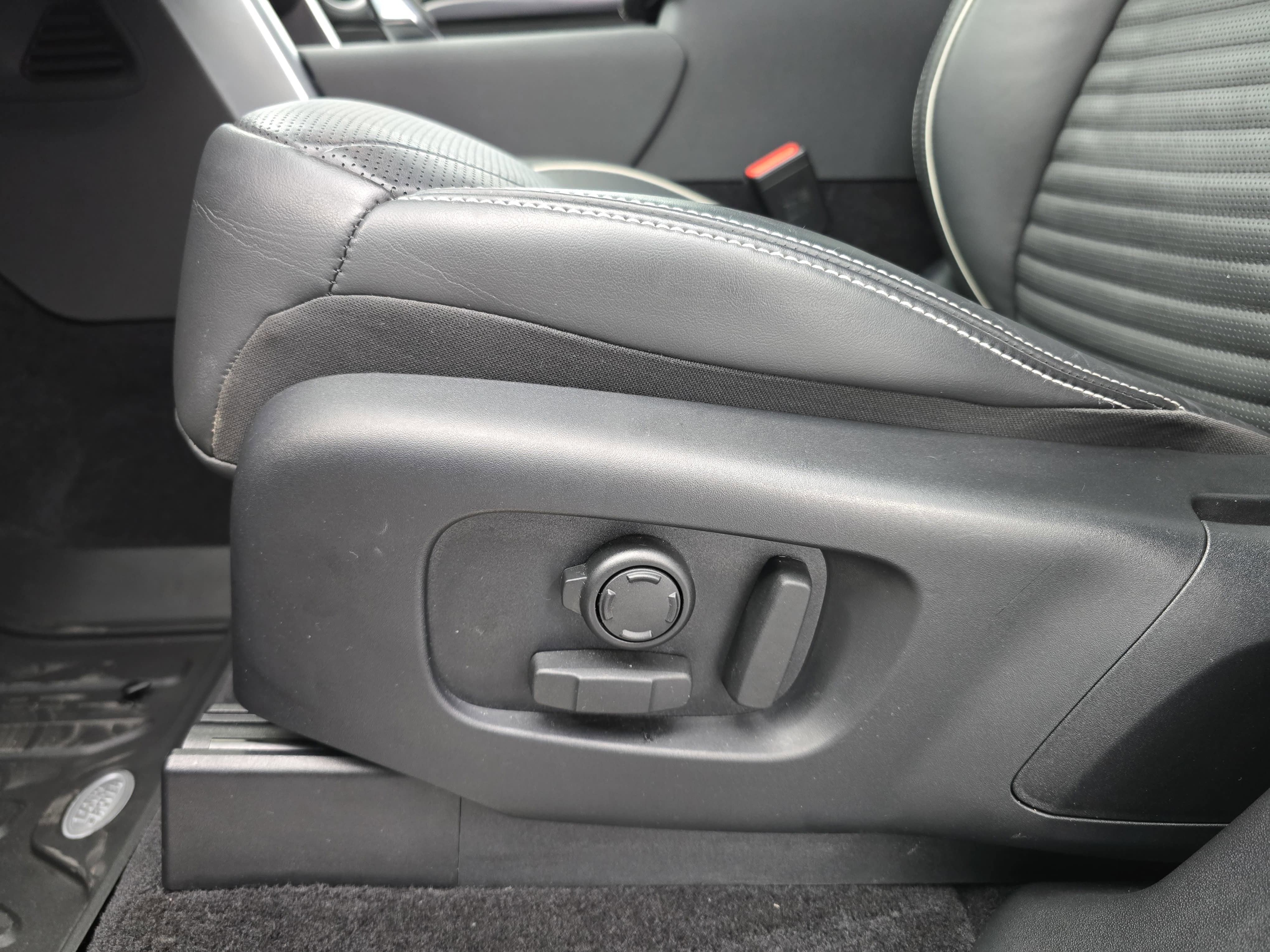 2024 Land Rover Discovery Metropolitan Edition