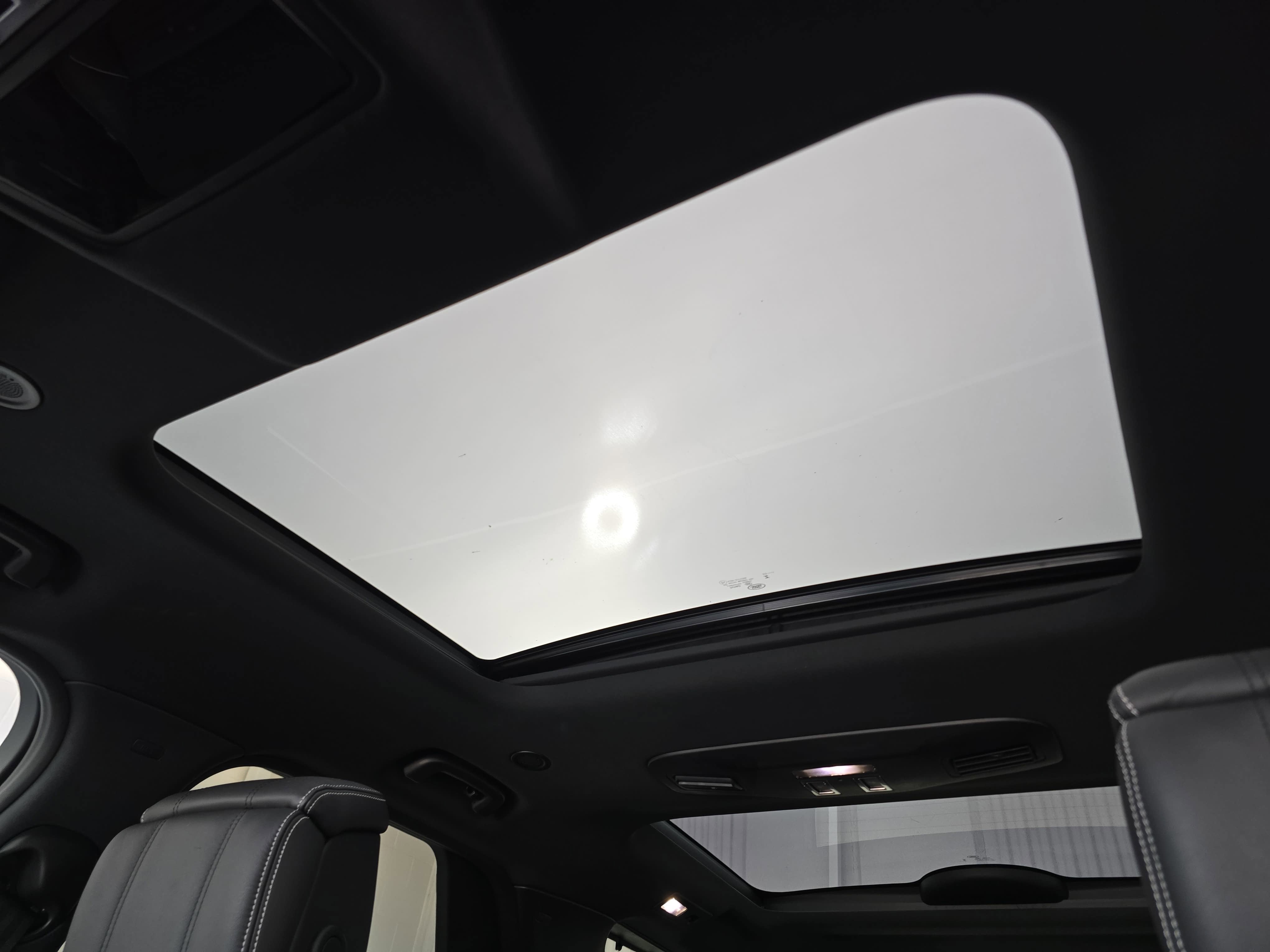 2024 Land Rover Discovery Metropolitan Edition