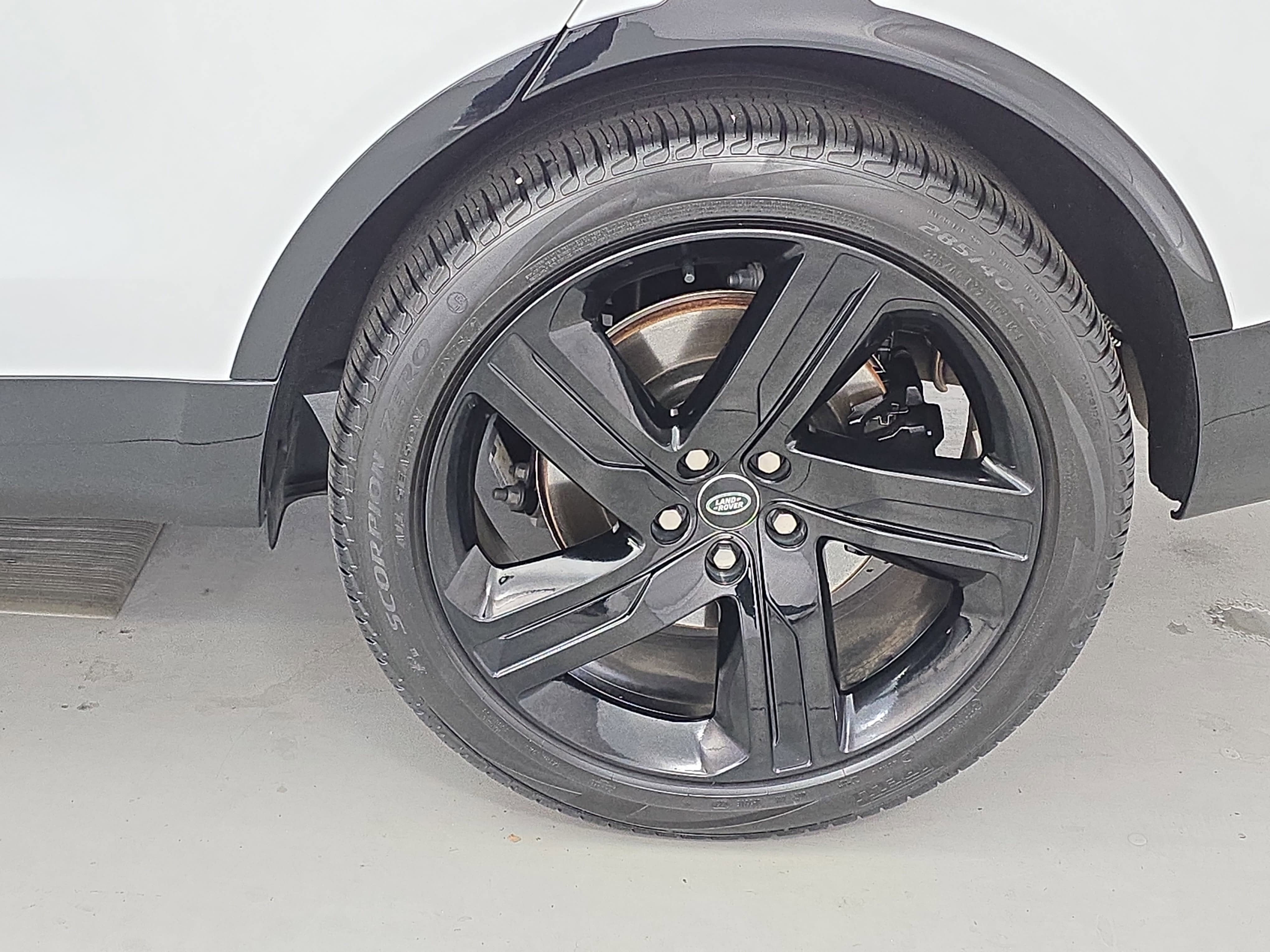 2024 Land Rover Discovery Metropolitan Edition