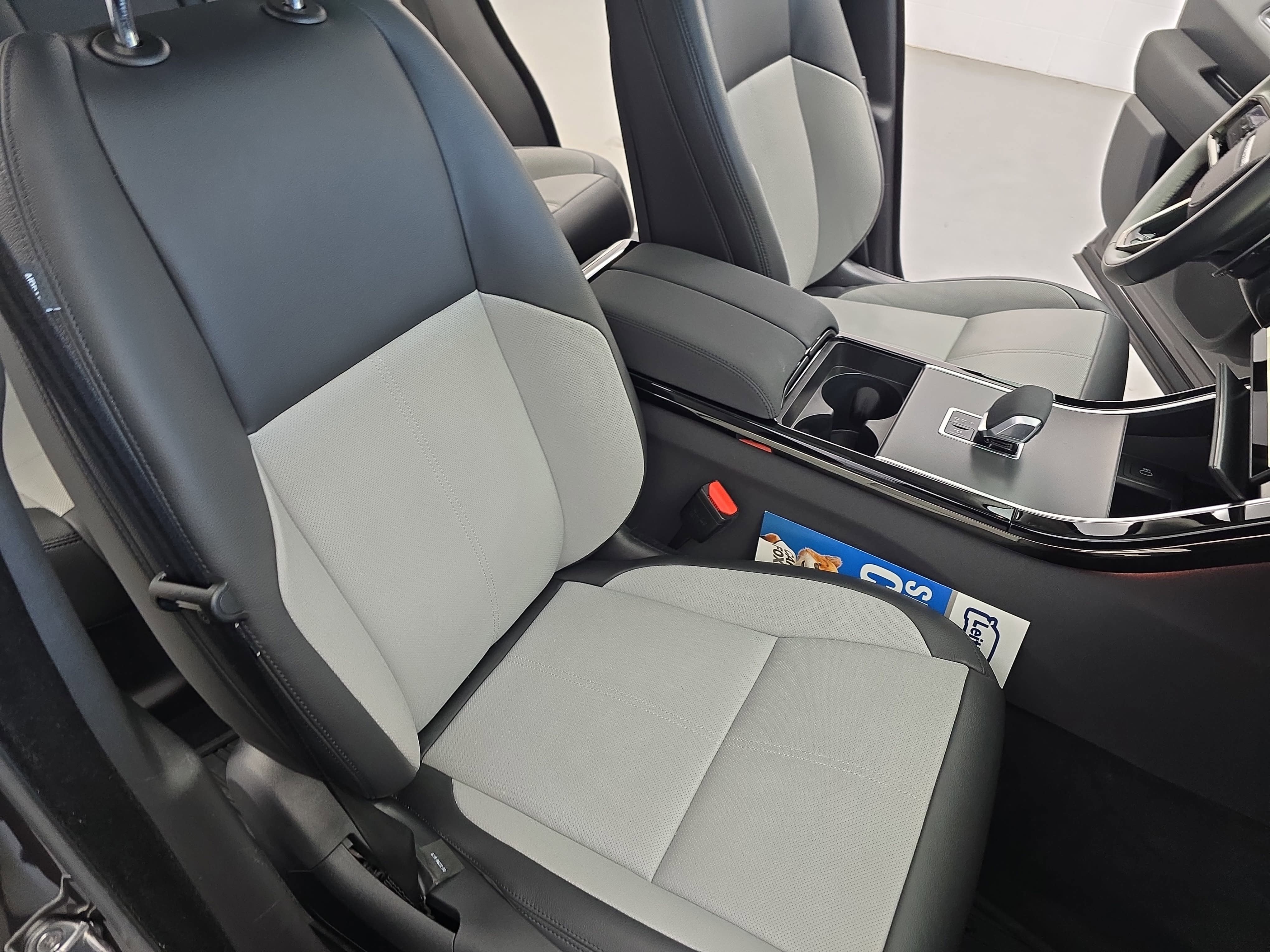 2025 Land Rover Range Rover Velar Dynamic SE