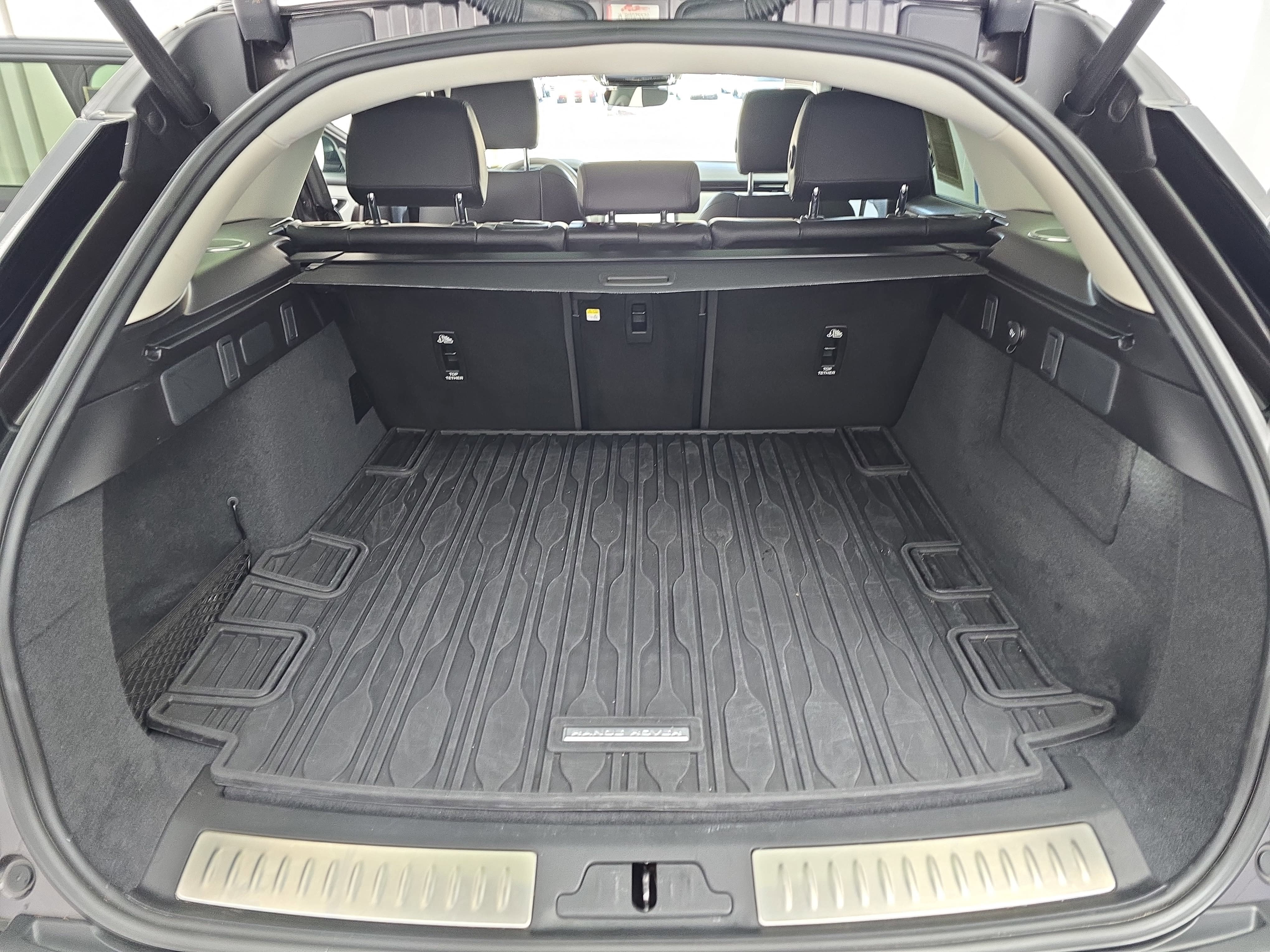 2025 Land Rover Range Rover Velar Dynamic SE