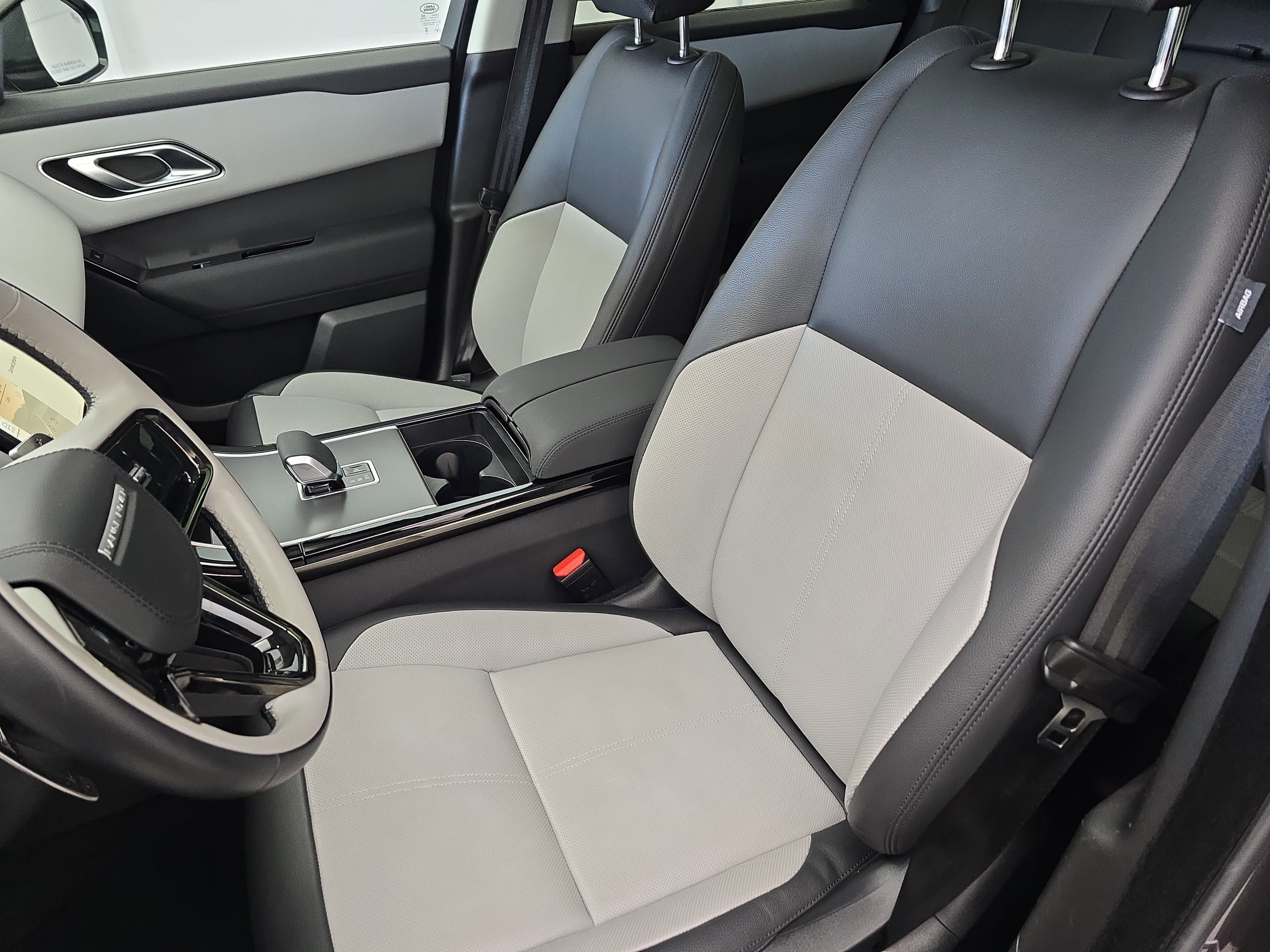 2025 Land Rover Range Rover Velar Dynamic SE