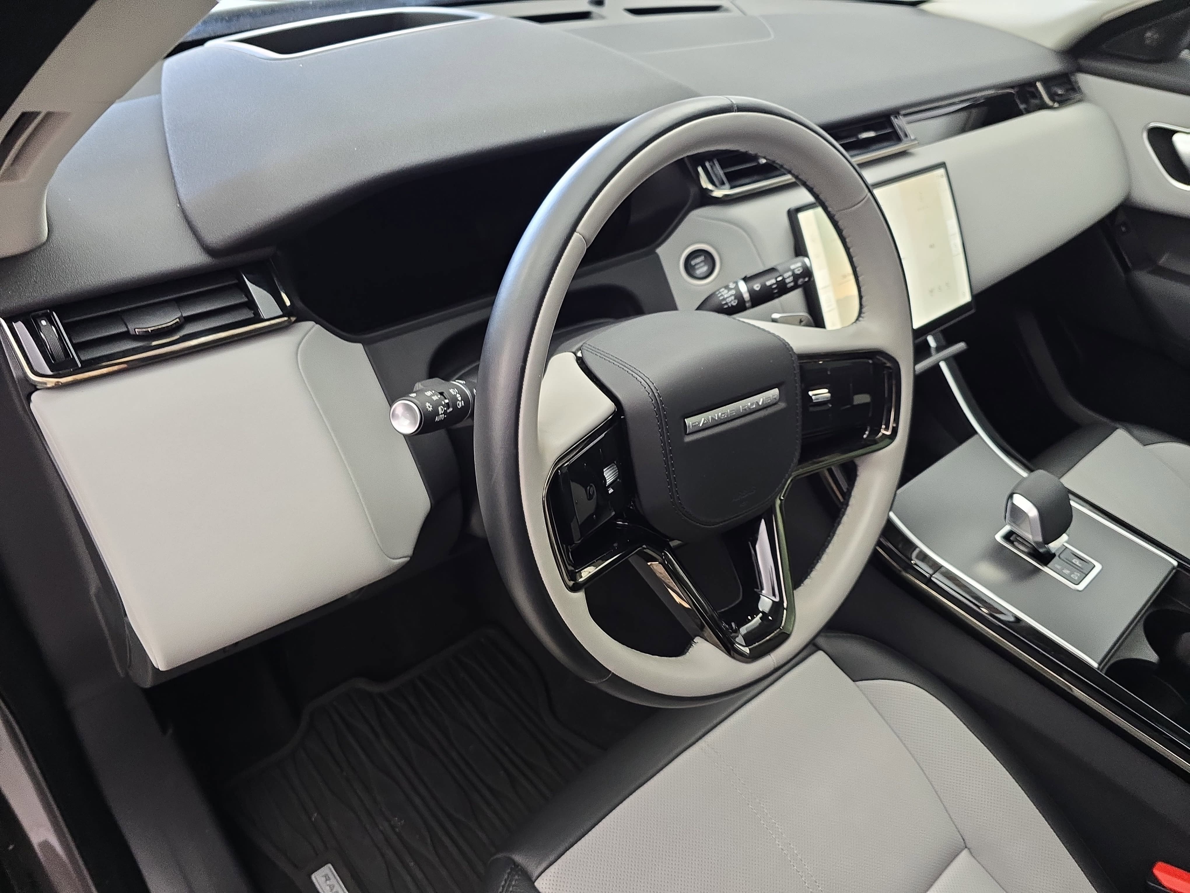 2025 Land Rover Range Rover Velar Dynamic SE