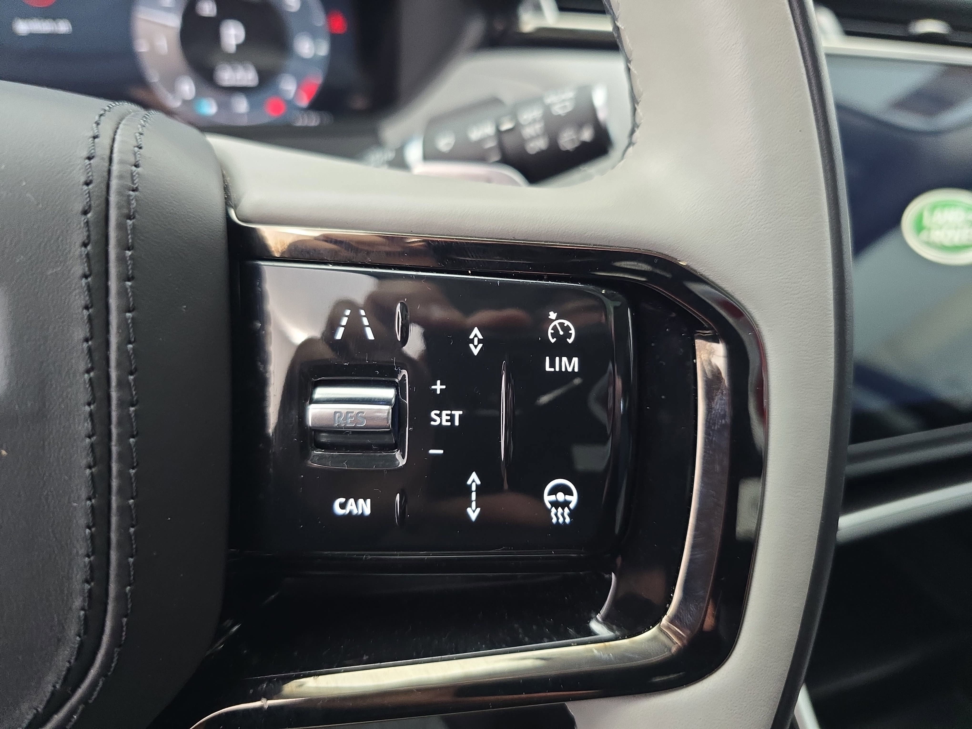 2025 Land Rover Range Rover Velar Dynamic SE