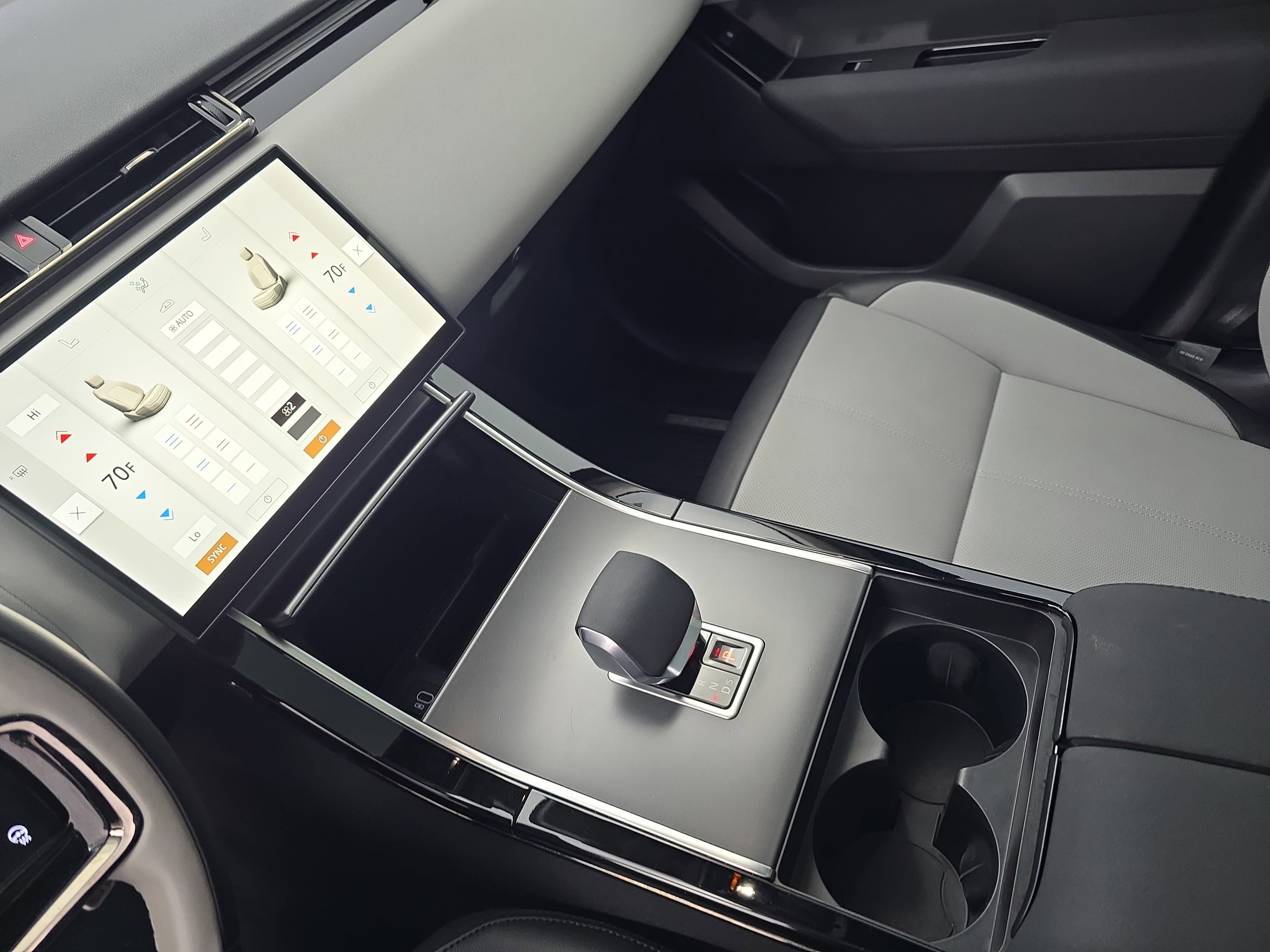 2025 Land Rover Range Rover Velar Dynamic SE