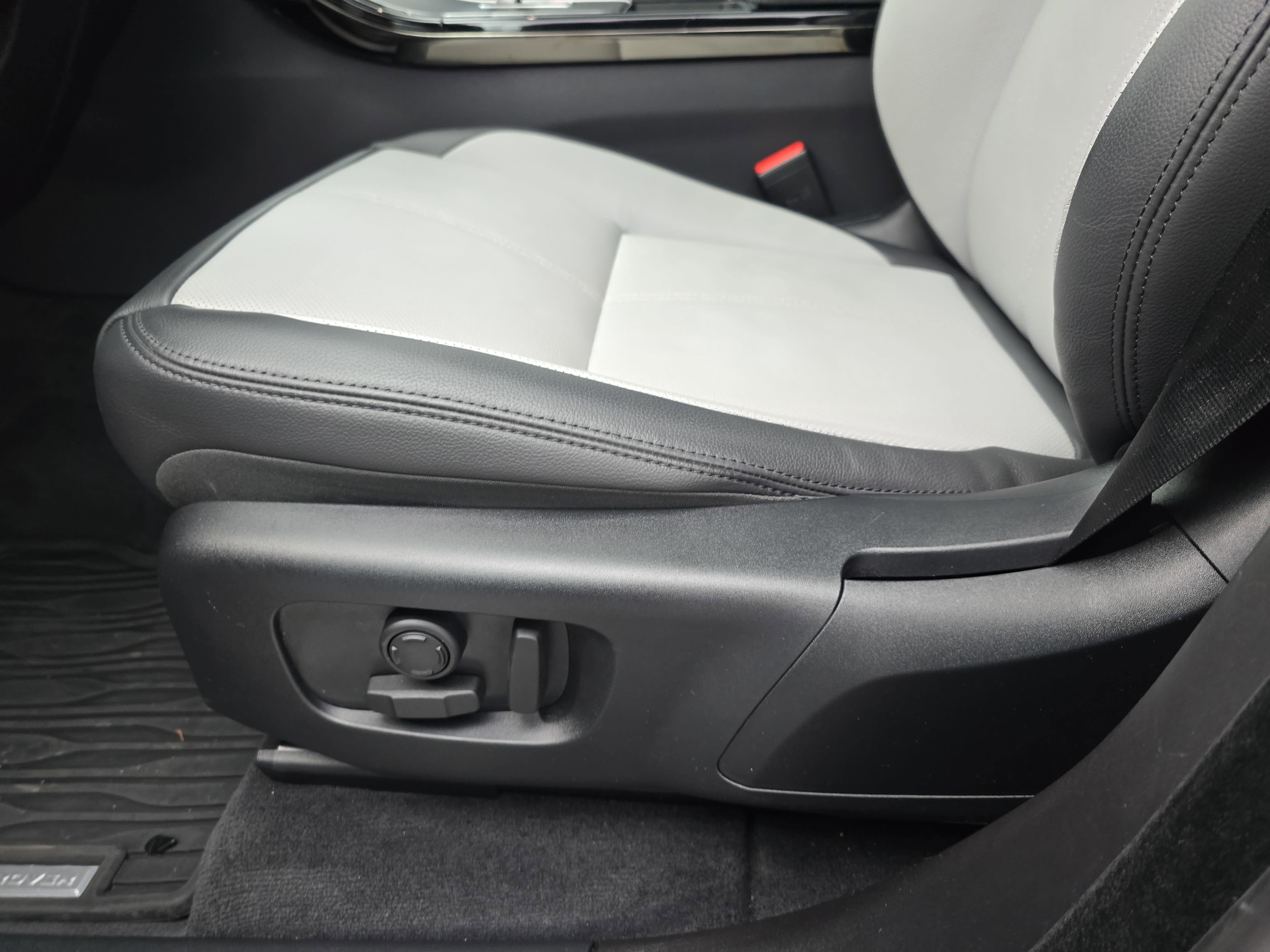 2025 Land Rover Range Rover Velar Dynamic SE