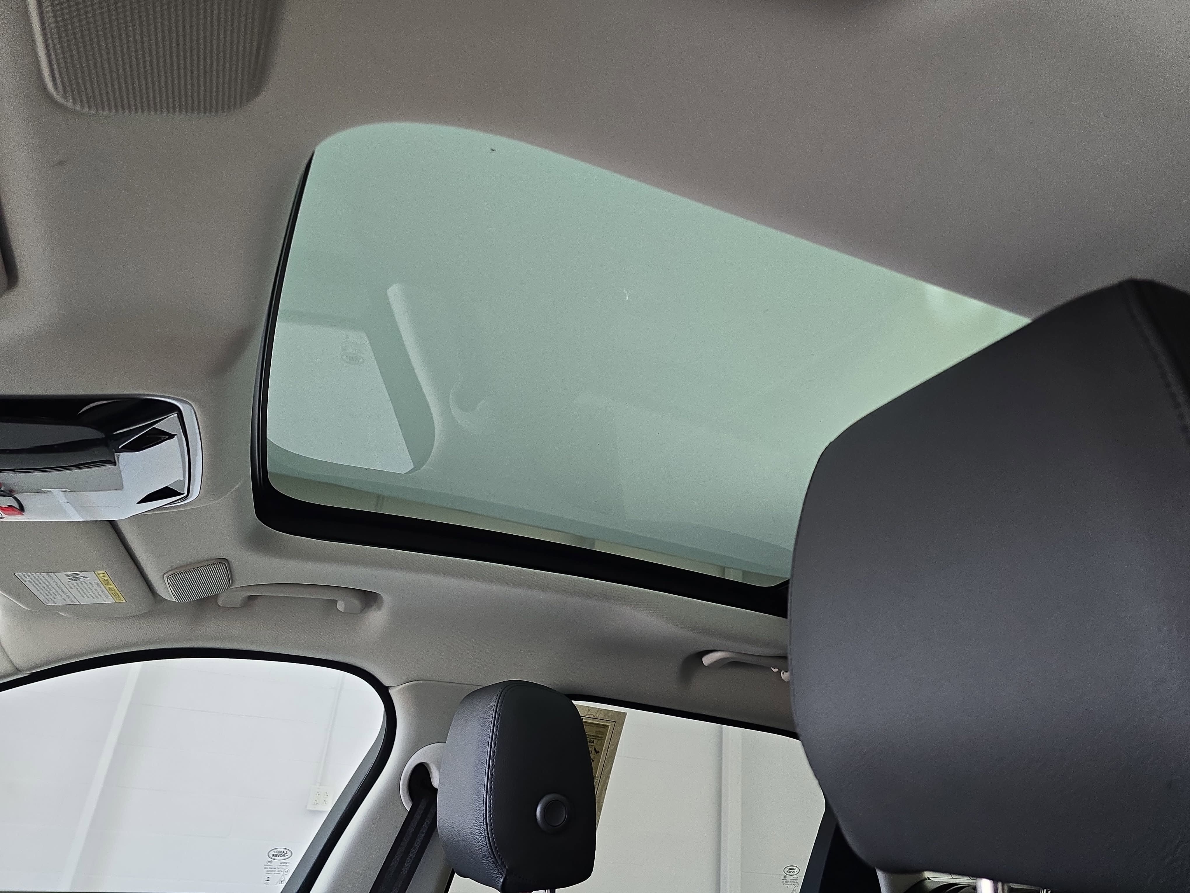 2025 Land Rover Range Rover Velar Dynamic SE