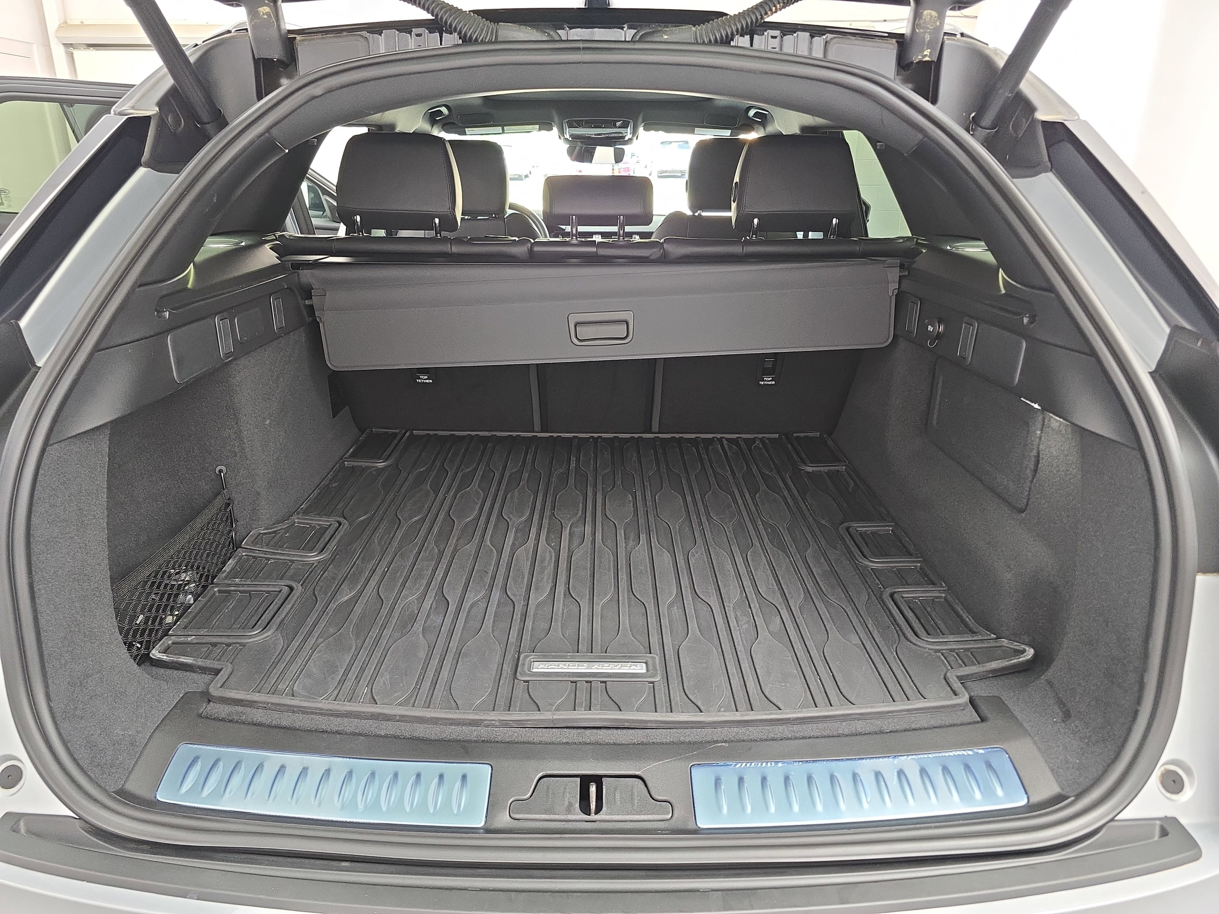 2025 Land Rover Range Rover Velar Dynamic SE