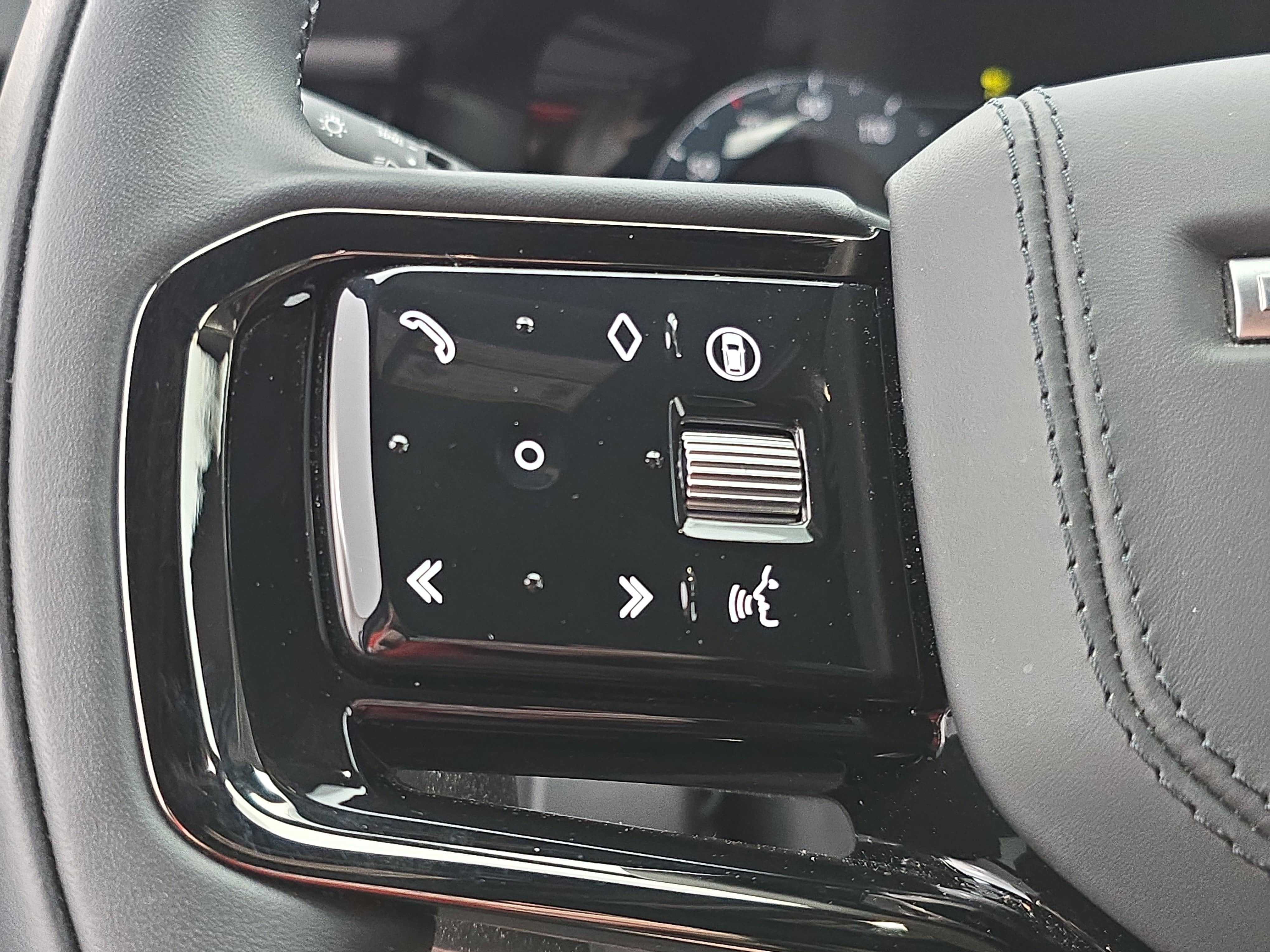 2025 Land Rover Range Rover Velar Dynamic SE